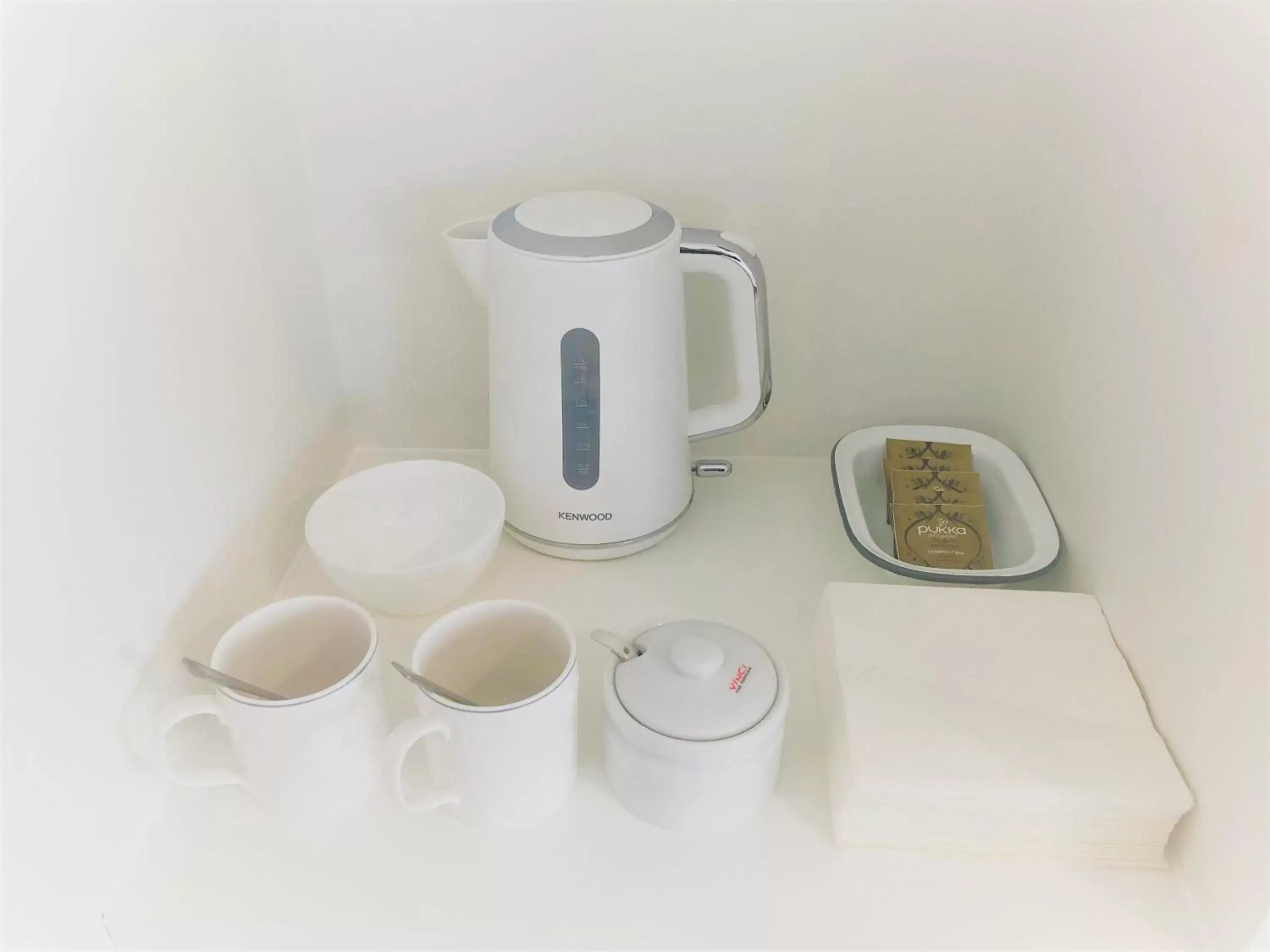 Coffee/Tea Facilities in Railway Avenue Rooms