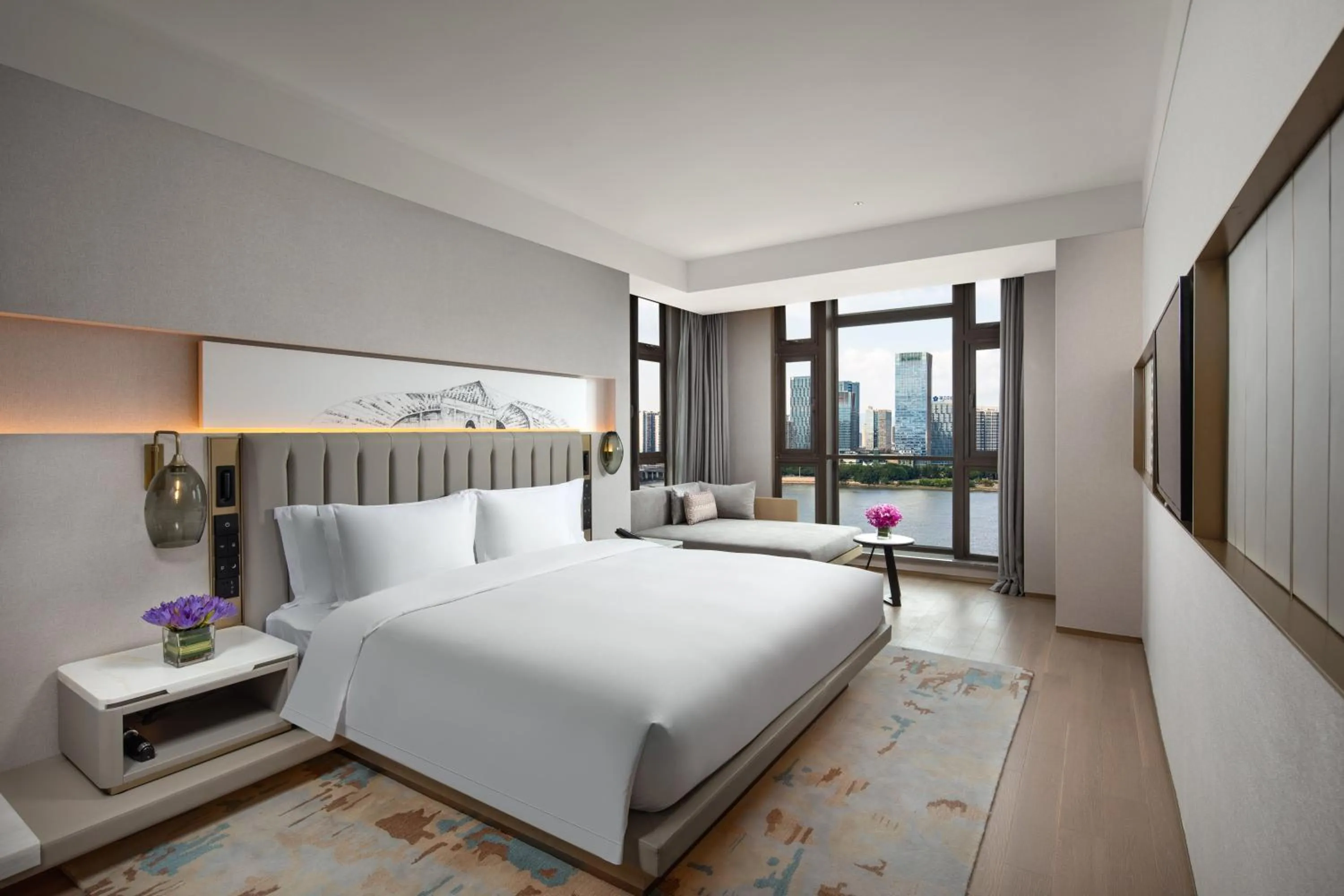 Photo of the whole room, Bed in Crowne Plaza Fuzhou South by IHG