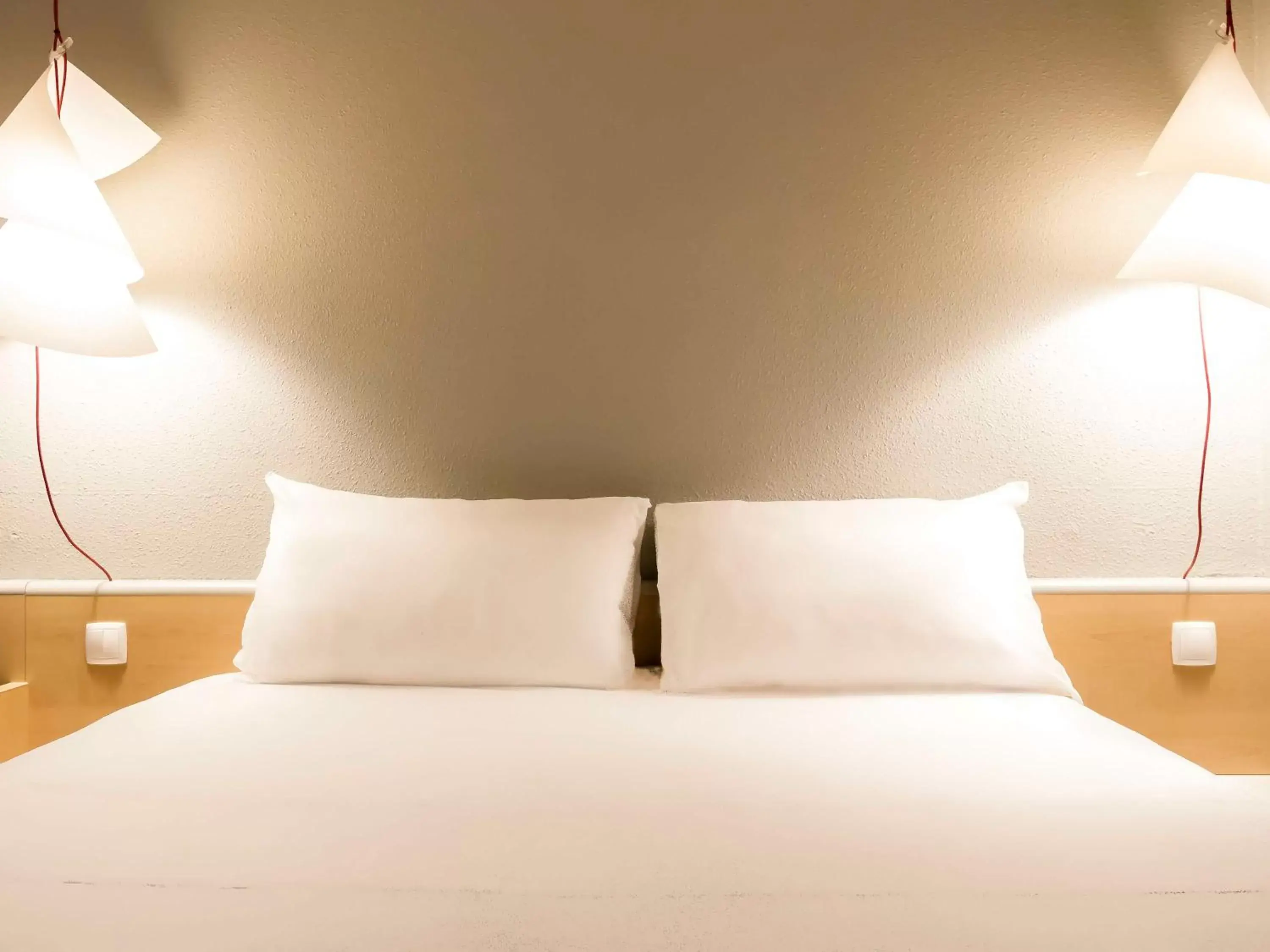 Bedroom, Bed in Hotel ibis Evora