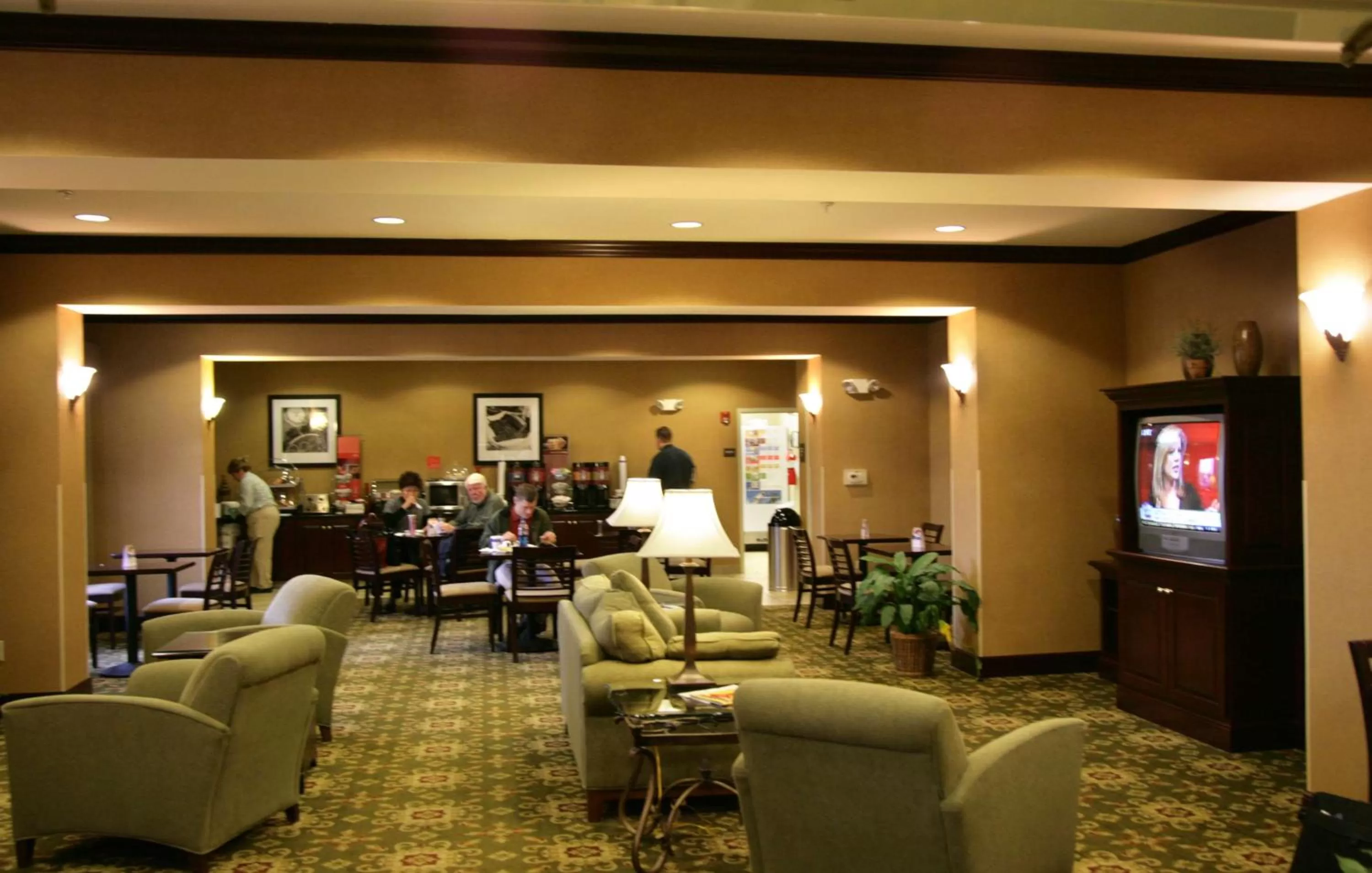 Dining area in Hampton Inn Stow