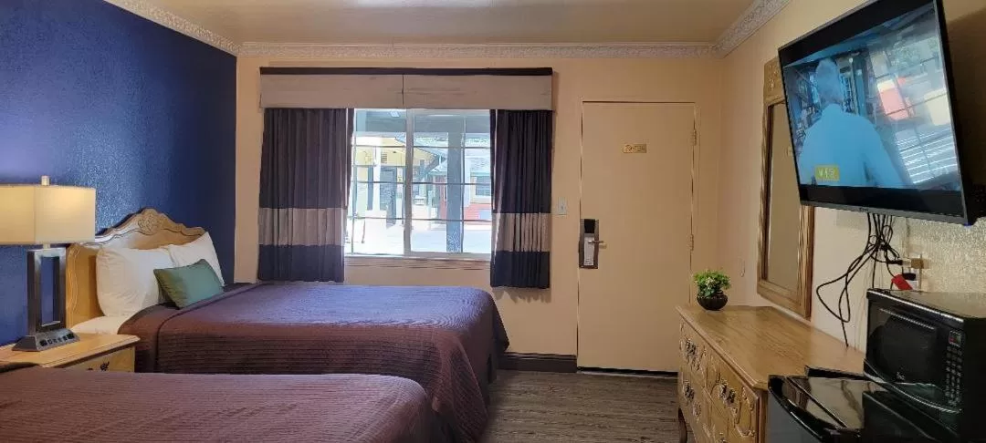 Photo of the whole room, Bed in Lakeview Inn