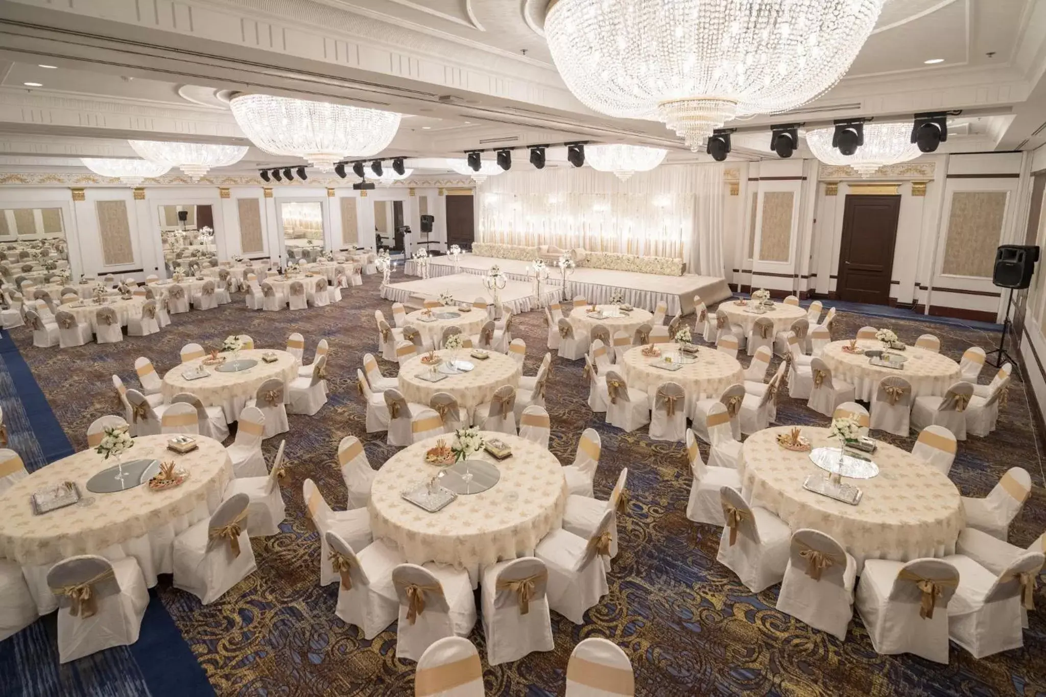 Lobby or reception, Banquet Facilities in Crowne Plaza Jeddah, an IHG Hotel