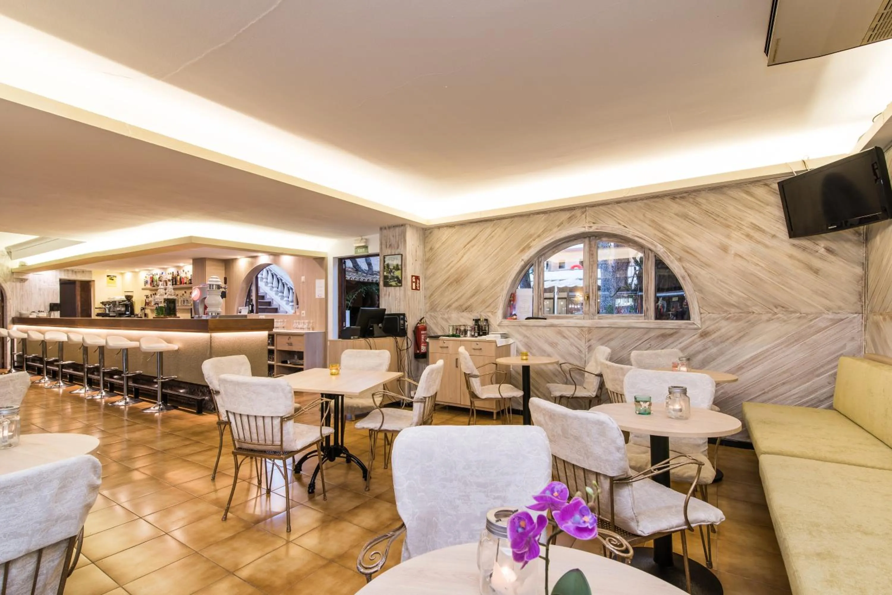 Restaurant/places to eat in Hotel Baviera