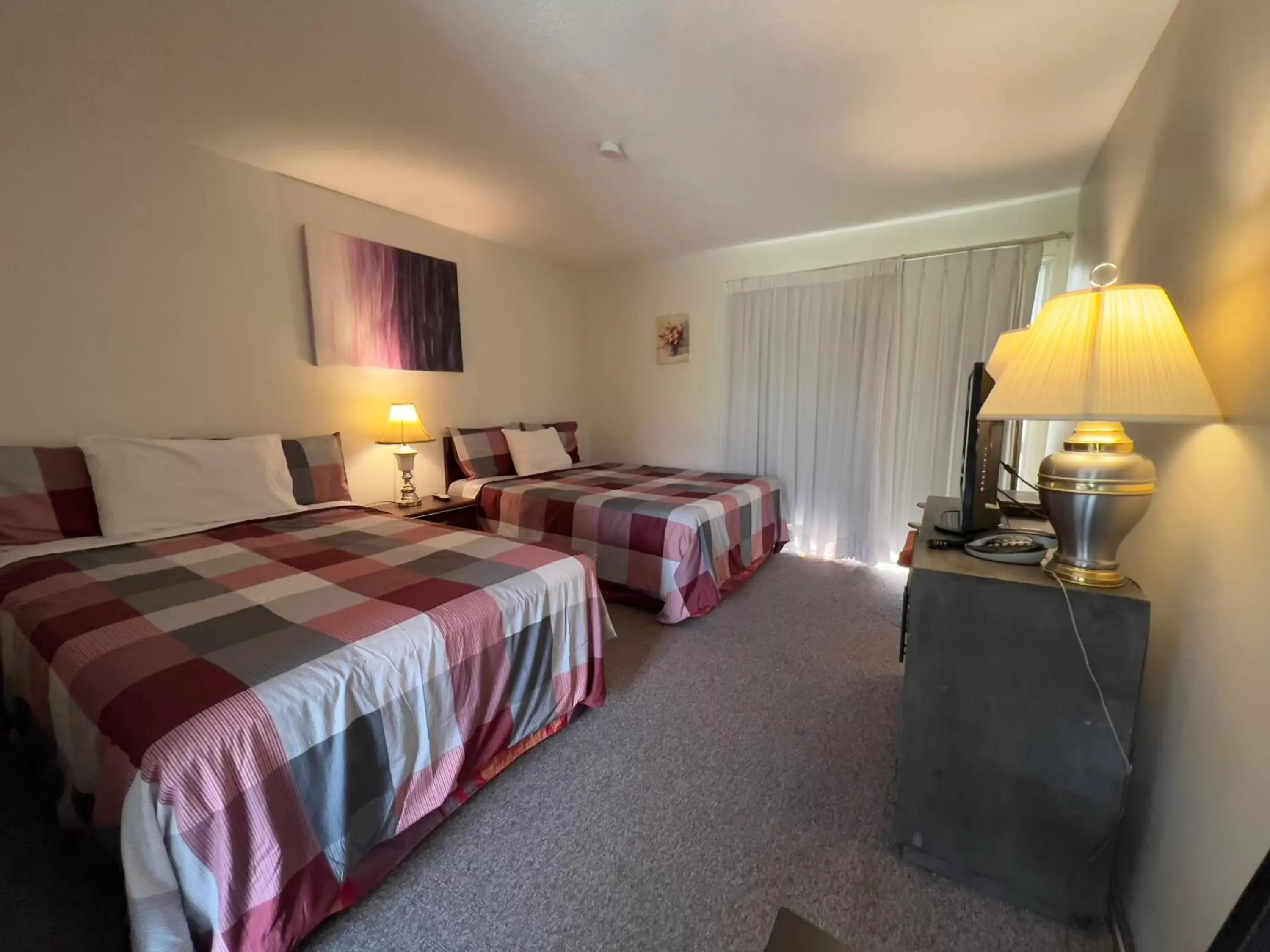 Deluxe Room in Monashee Motel Deluxe Room in Monashee Motel