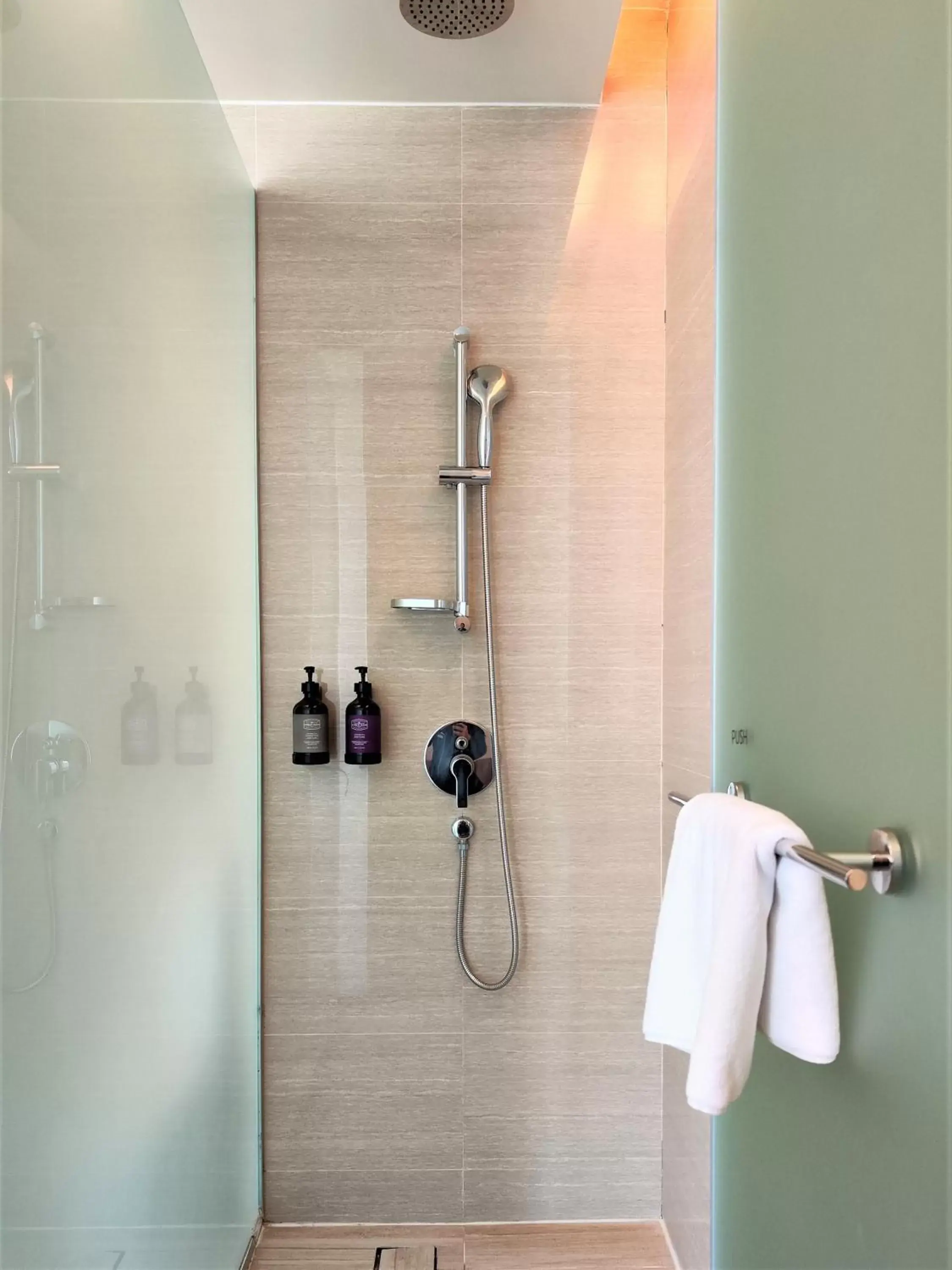 Shower, Bathroom in Mercure Singapore Bugis