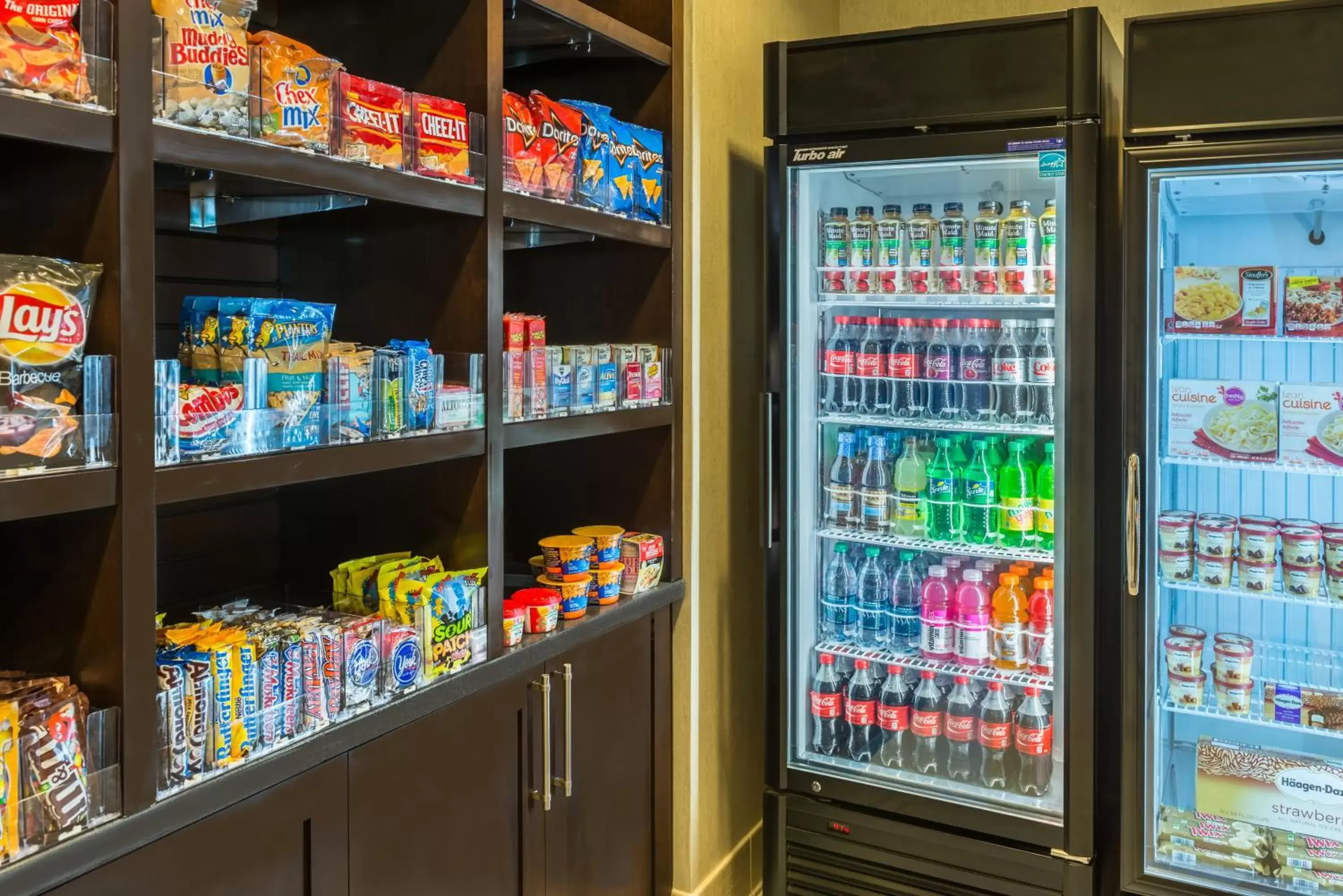 Lobby or reception, Supermarket/Shops in Holiday Inn Owensboro Riverfront, an IHG Hotel