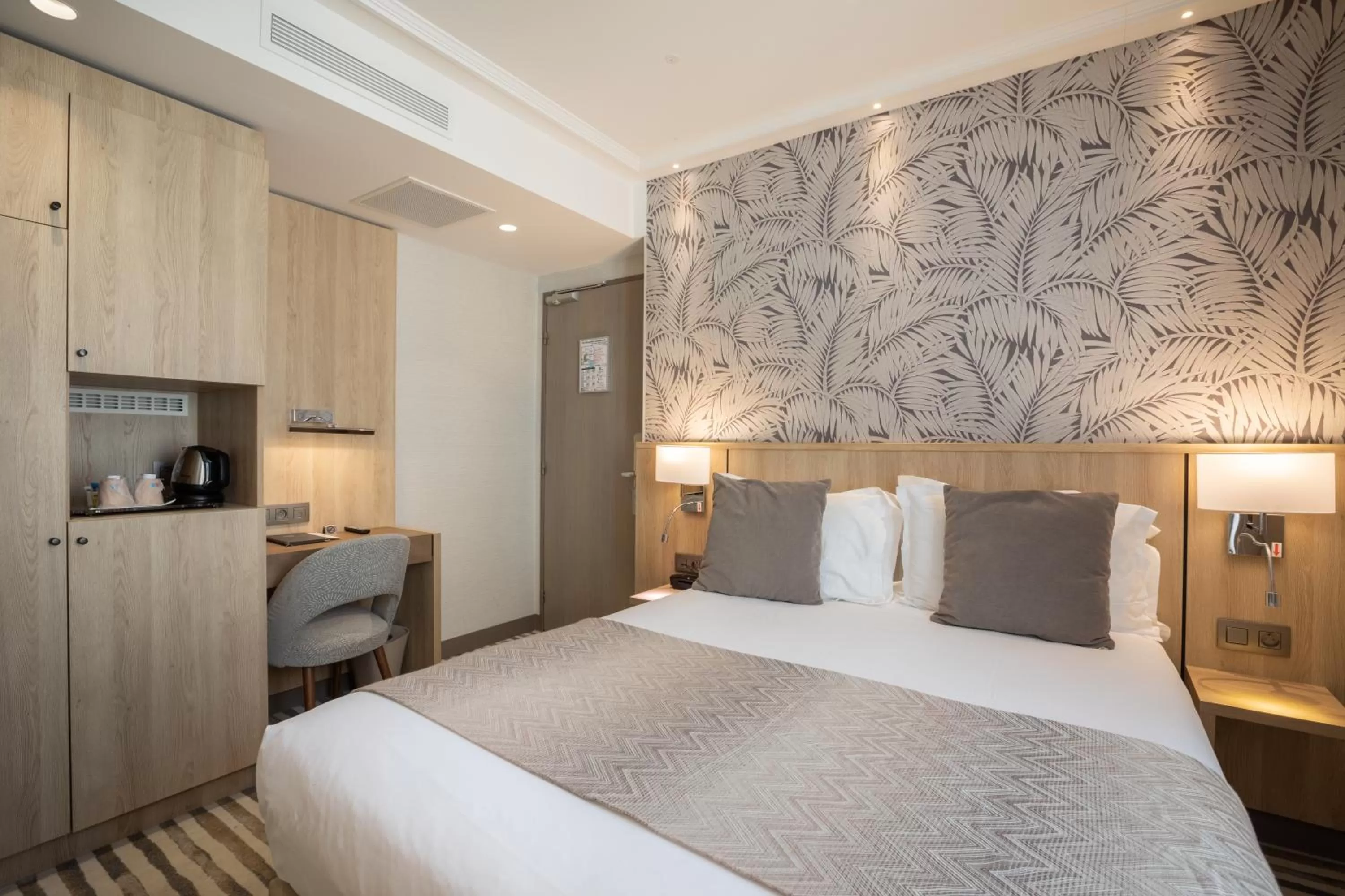 Bed in Prince Albert Lyon Bercy