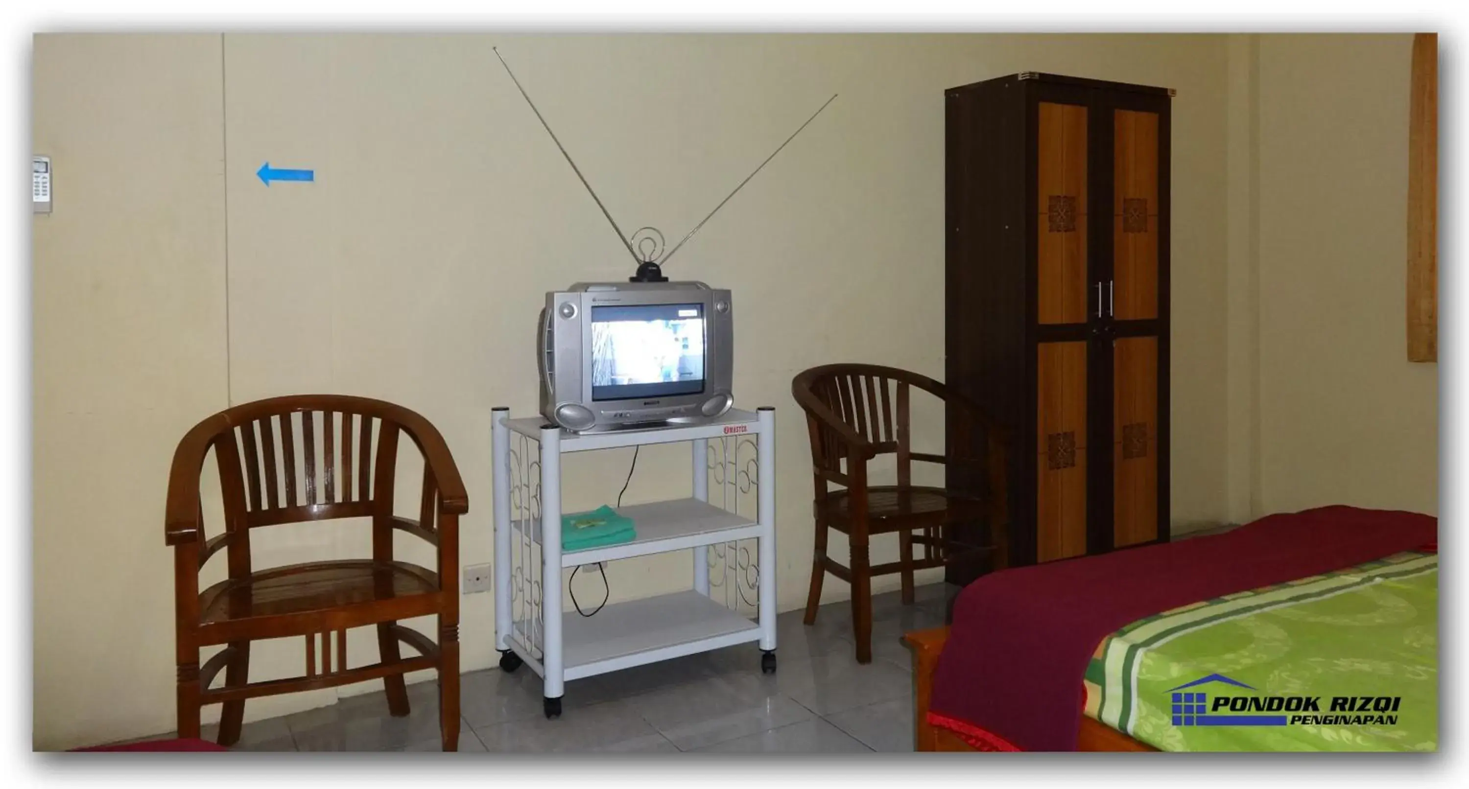 Bedroom, TV/Entertainment Center in Penginapan Pondok Rizqi