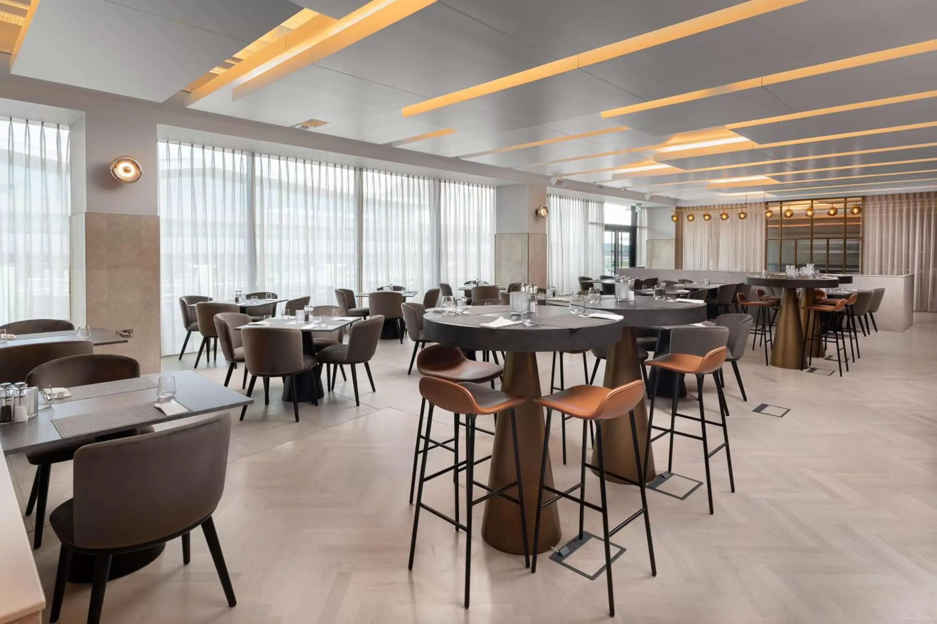 Dining area, Restaurant/Places to Eat in Hilton Garden Inn Silverstone