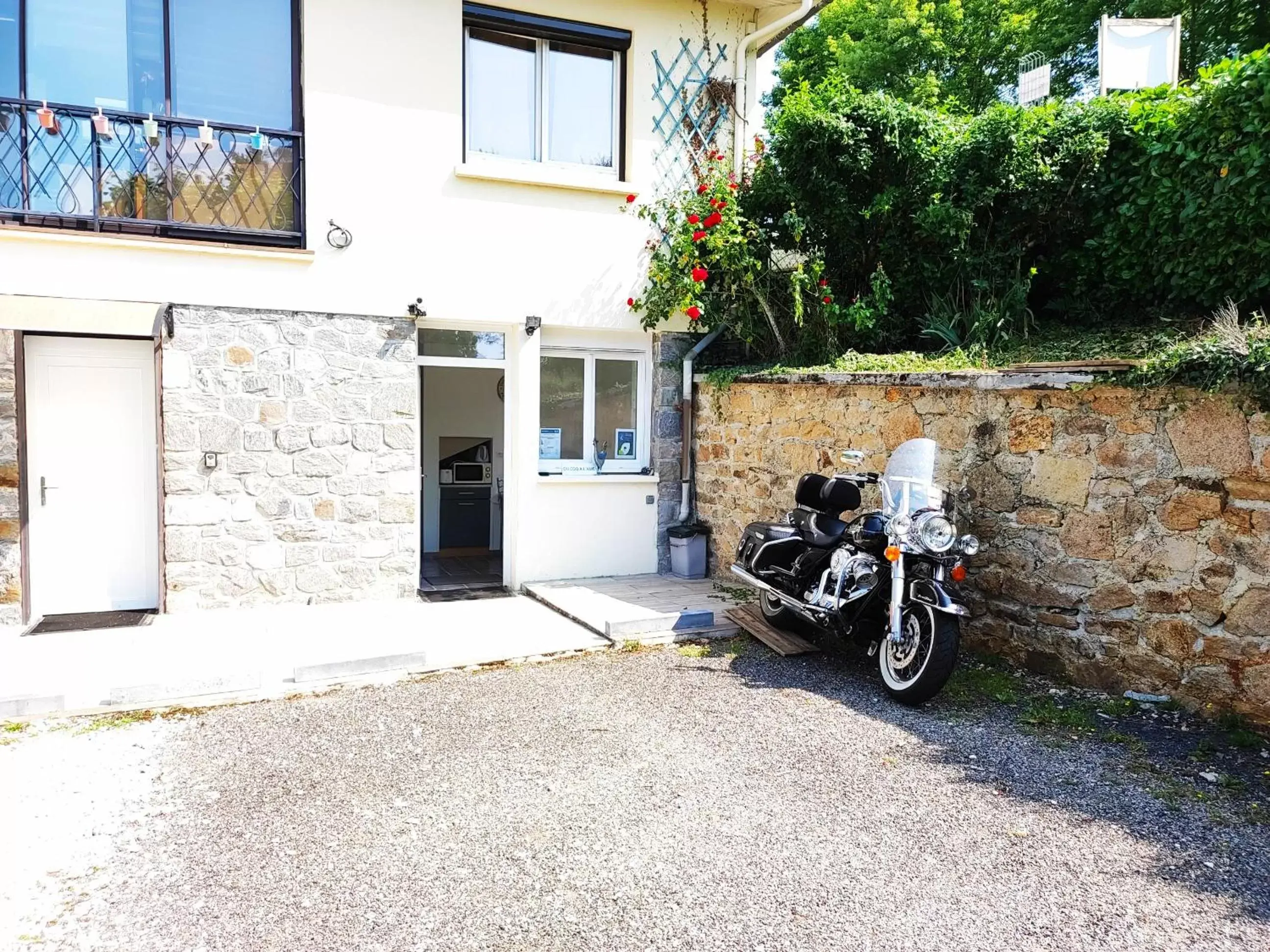 Property building in Du coq à l'âme