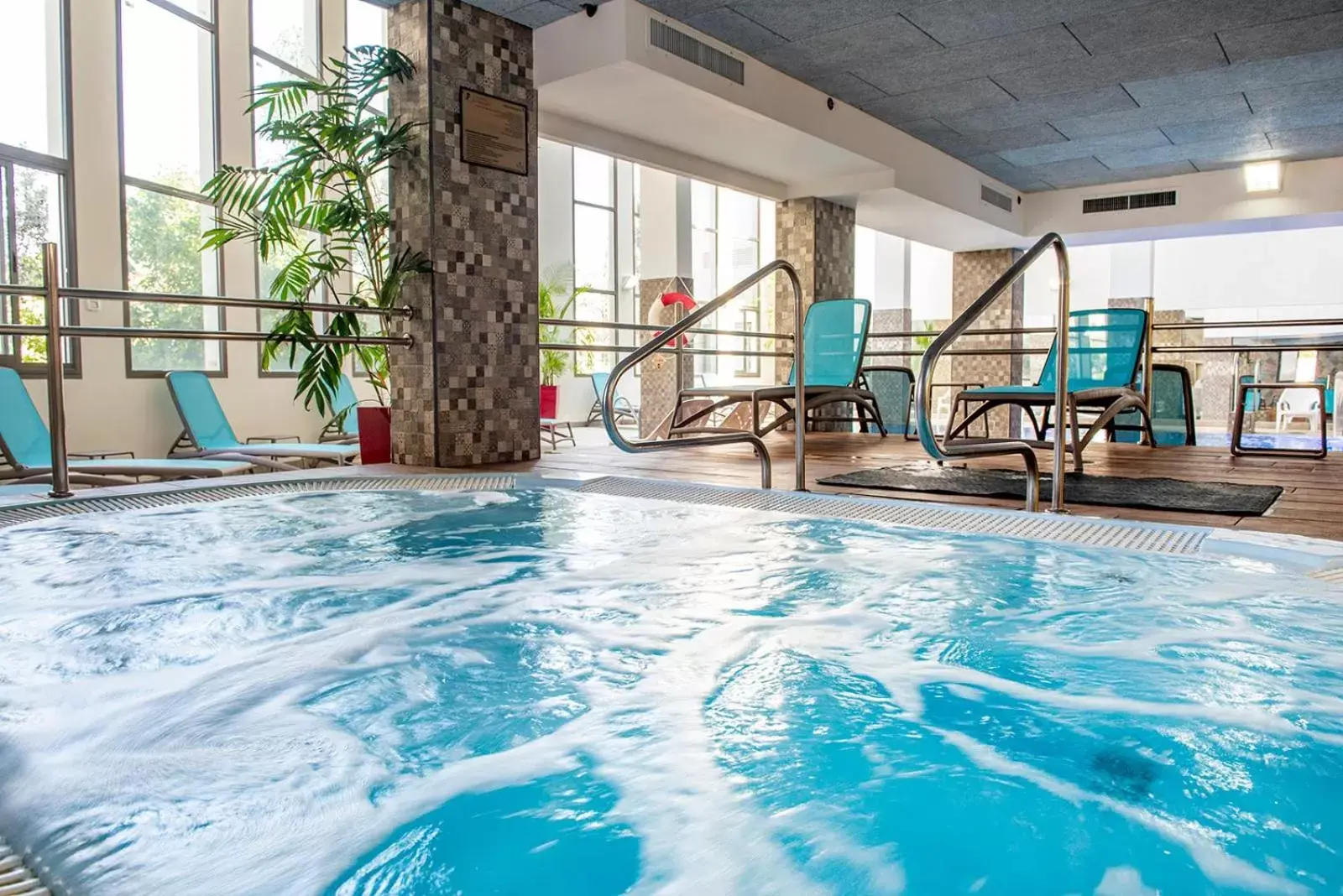 Hot Tub, Swimming Pool in Ramada Olivie Nazareth