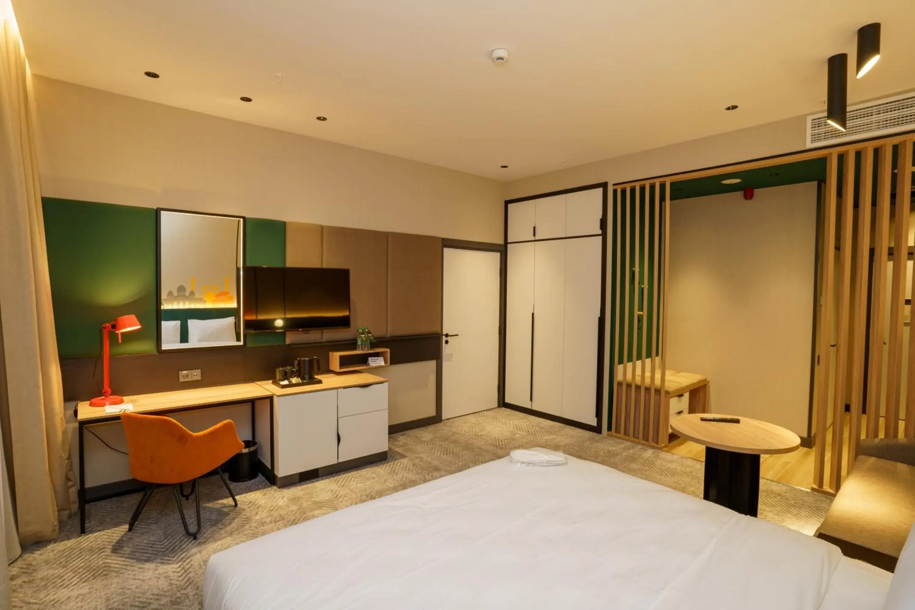 Bedroom, Kitchen/Kitchenette in Holiday Inn Tashkent City, an IHG Hotel