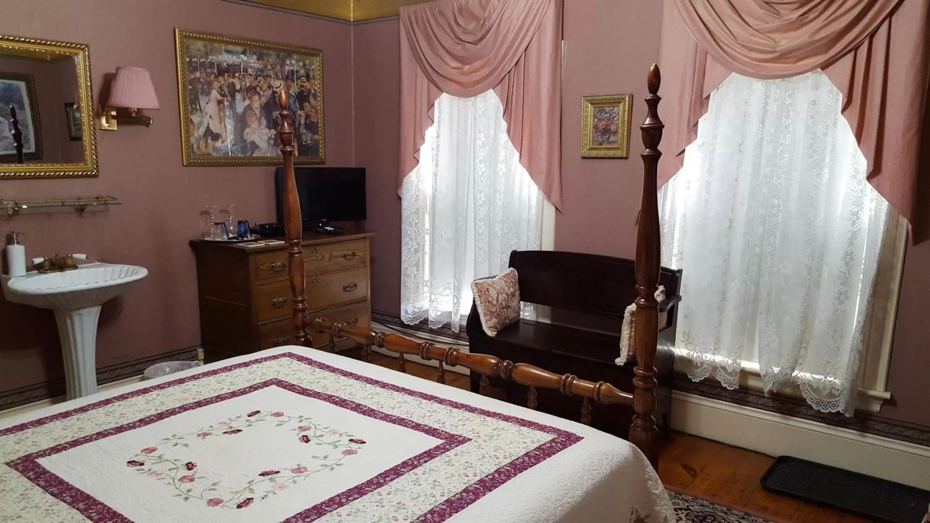 Bedroom, Seating Area in Holidae House Bed & Breakfast