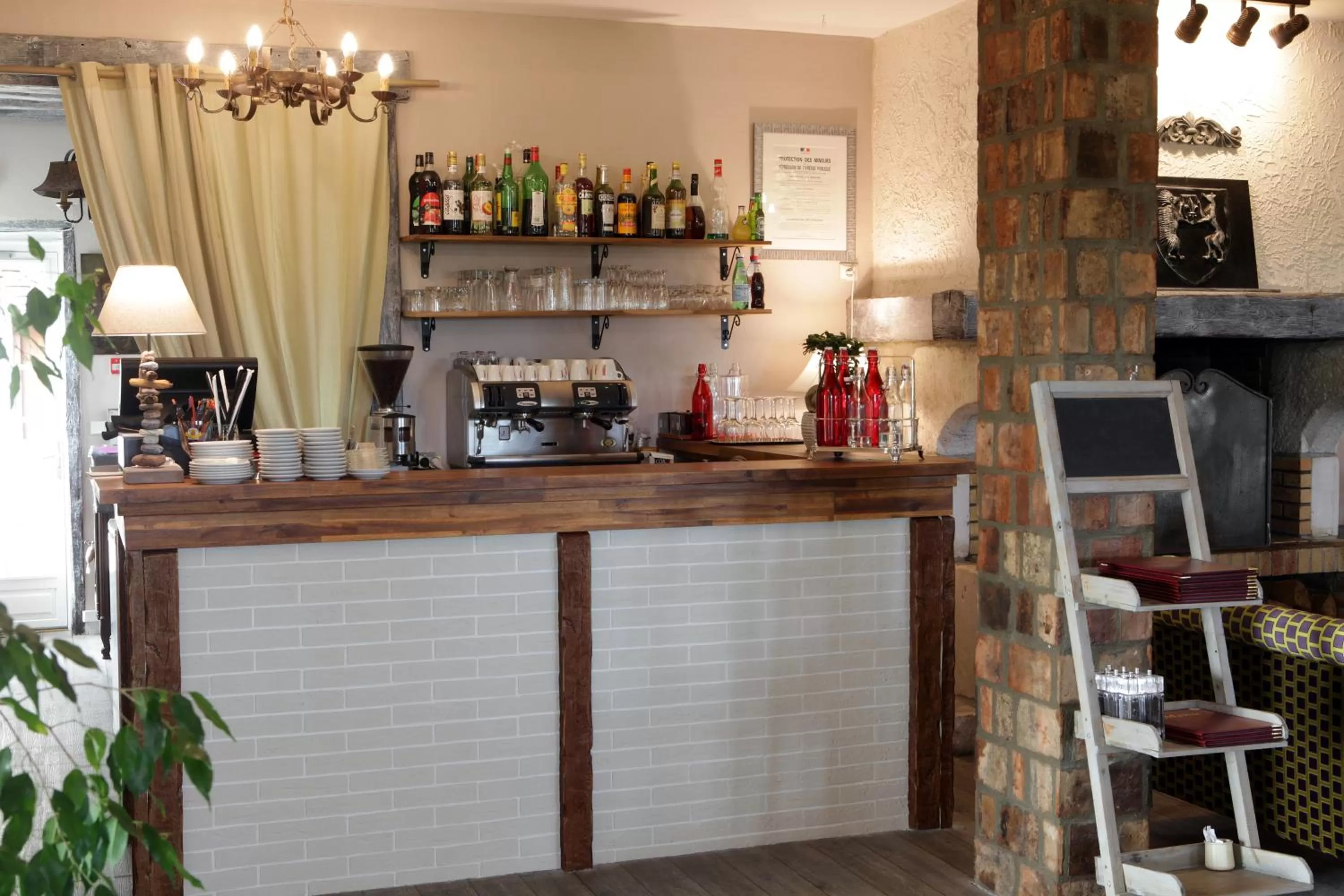 Restaurant/places to eat in Logis Hôtel Les Nymphéas