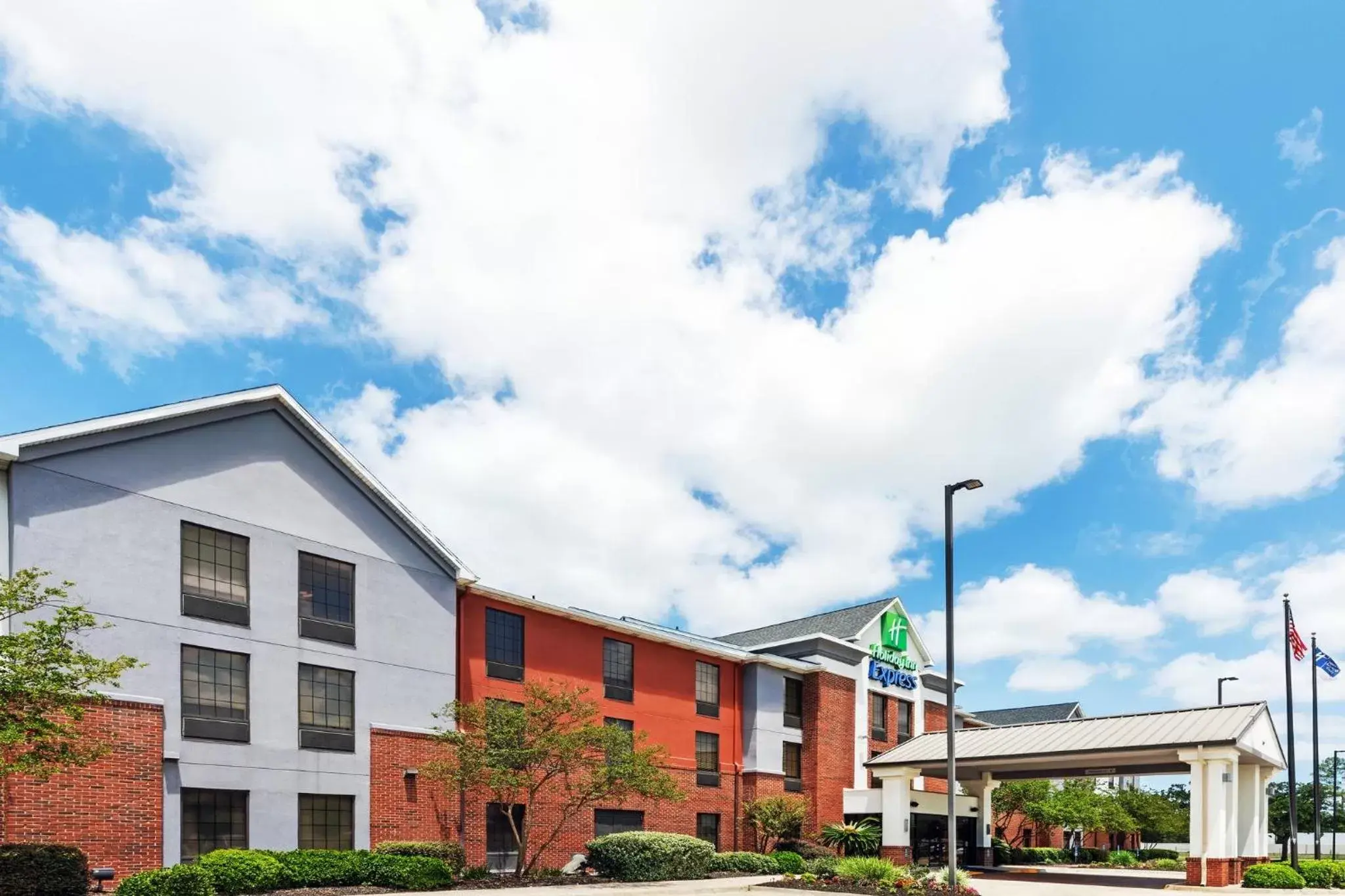 Property building in Holiday Inn Express & Suites Sulphur - Lake Charles, an IHG Hotel