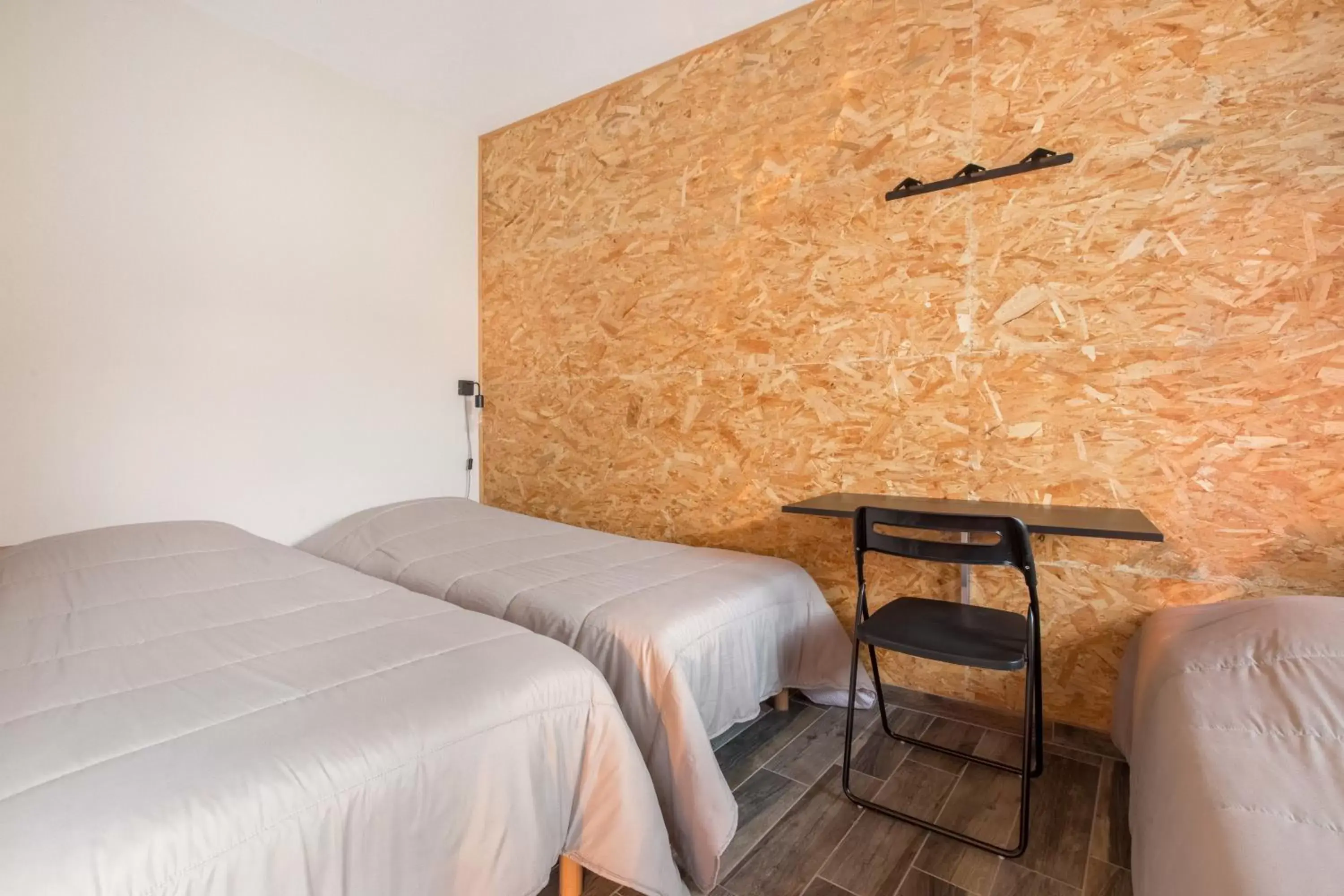 Basic Triple Room with Shared Bathroom - single occupancy in Le Dortoir des Templiers Basic Triple Room with Shared Bathroom - single occupancy in Le Dortoir des Templiers