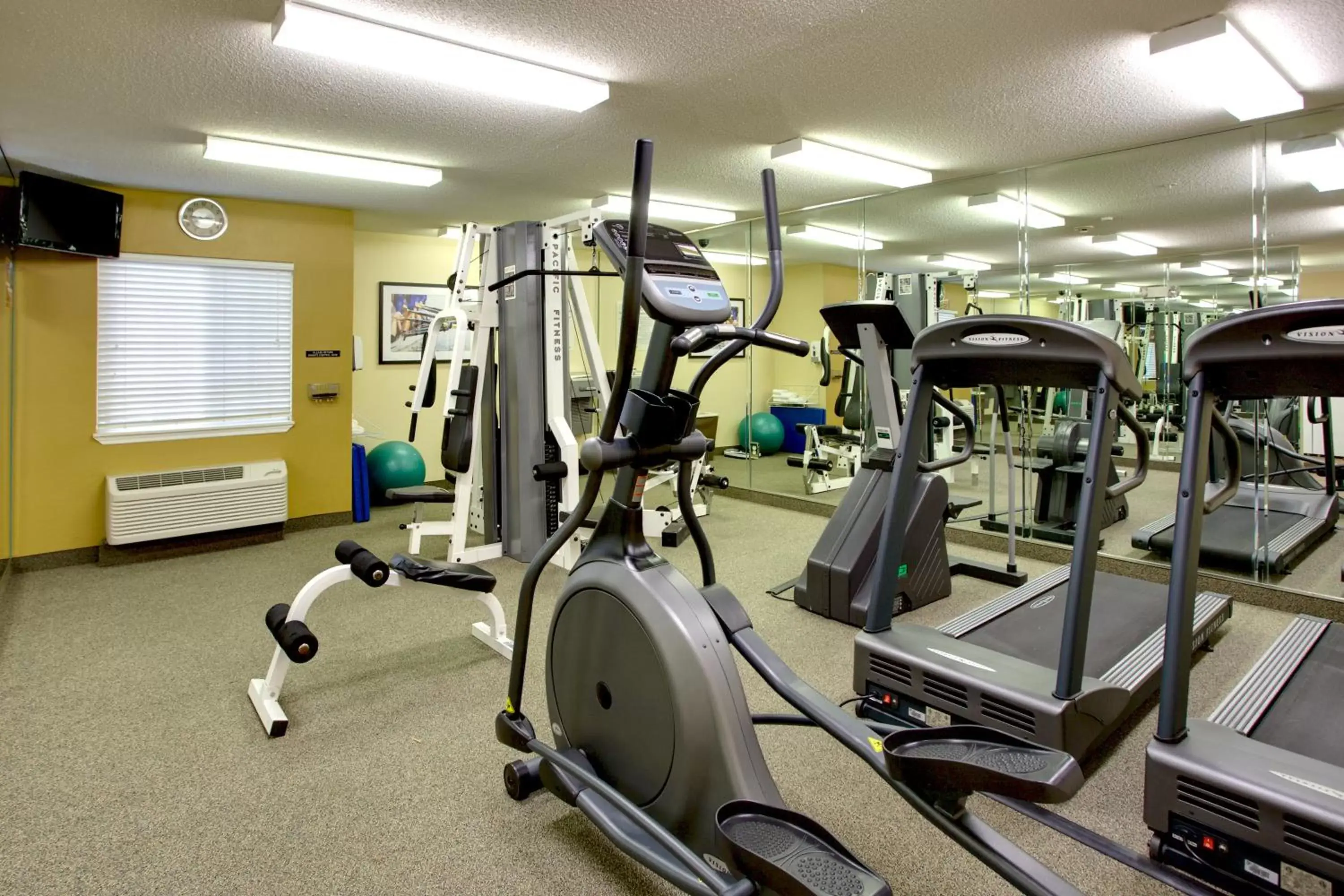 Fitness centre/facilities, Fitness Center/Facilities in Candlewood Suites Raleigh Crabtree, an IHG Hotel