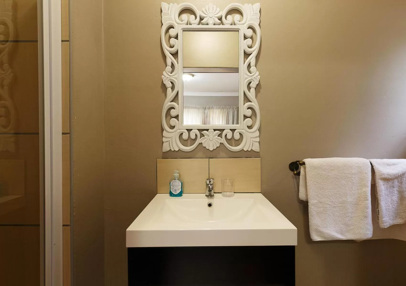 Bathroom in My Den Beachfront B&B and Self-Catering