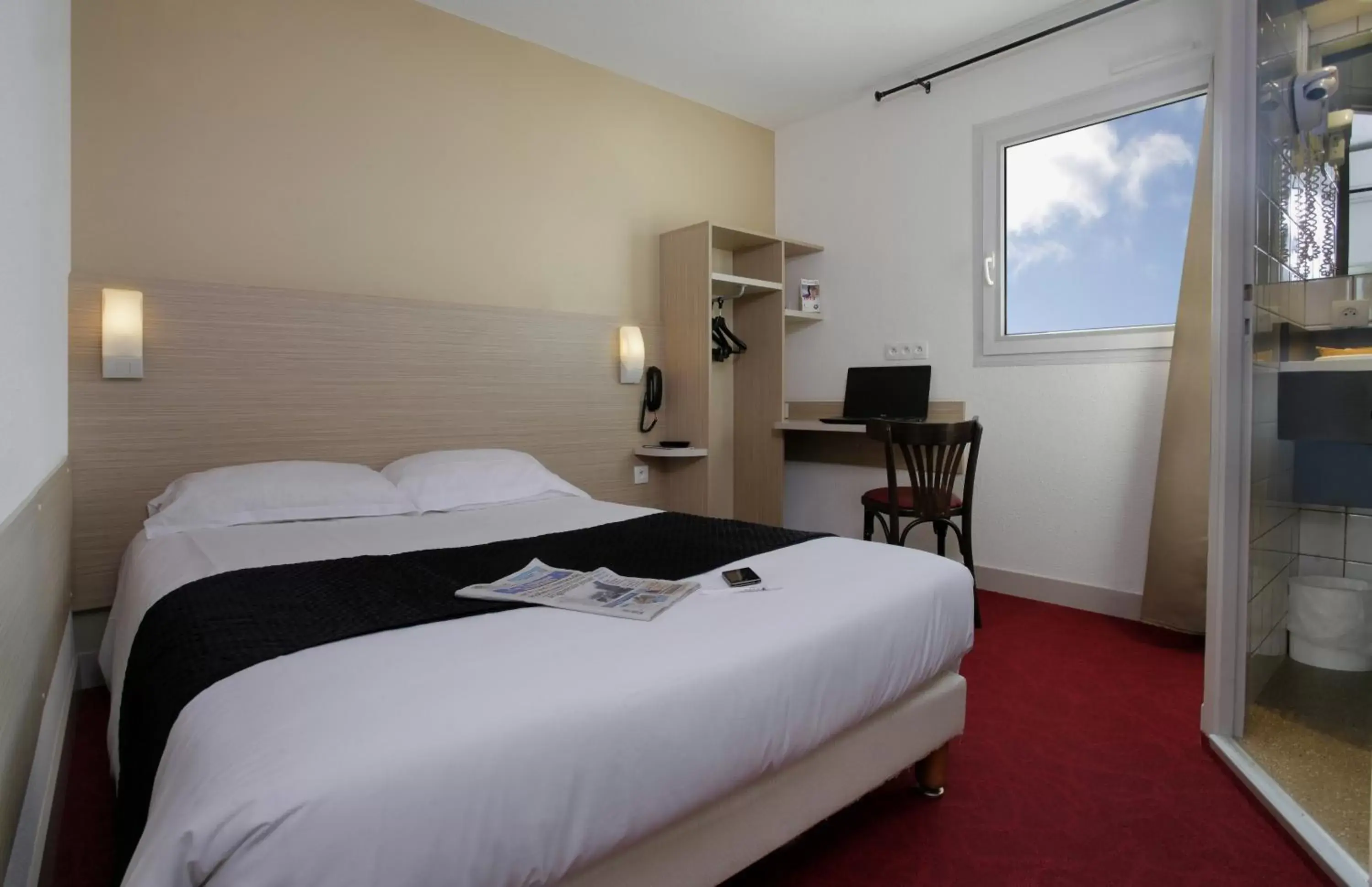 Comfort Quadruple Room in The Originals City, Hôtel Hélios, Roanne Nord (Inter-Hotel)