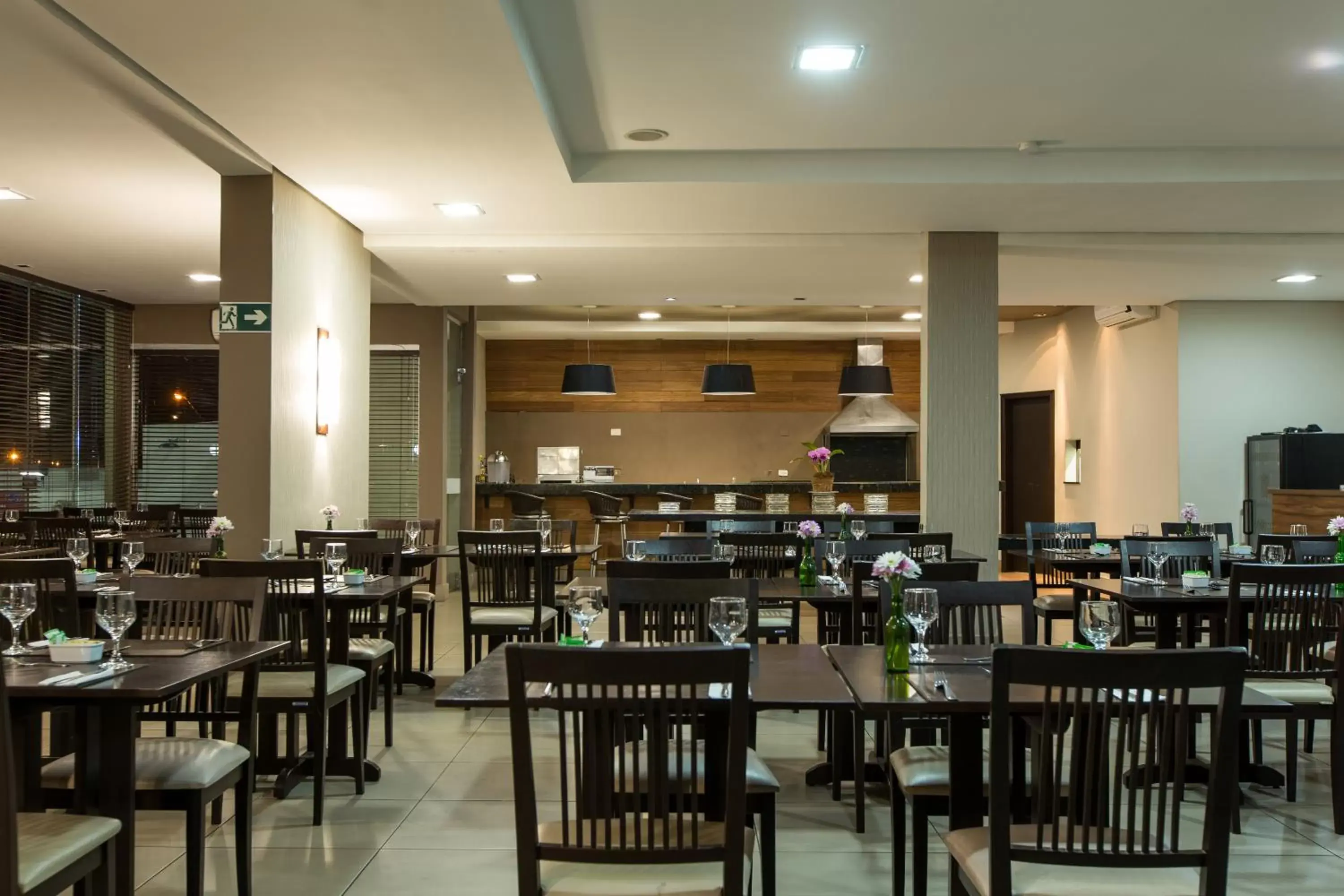 Restaurant/Places to Eat in Comfort Suites Londrina
