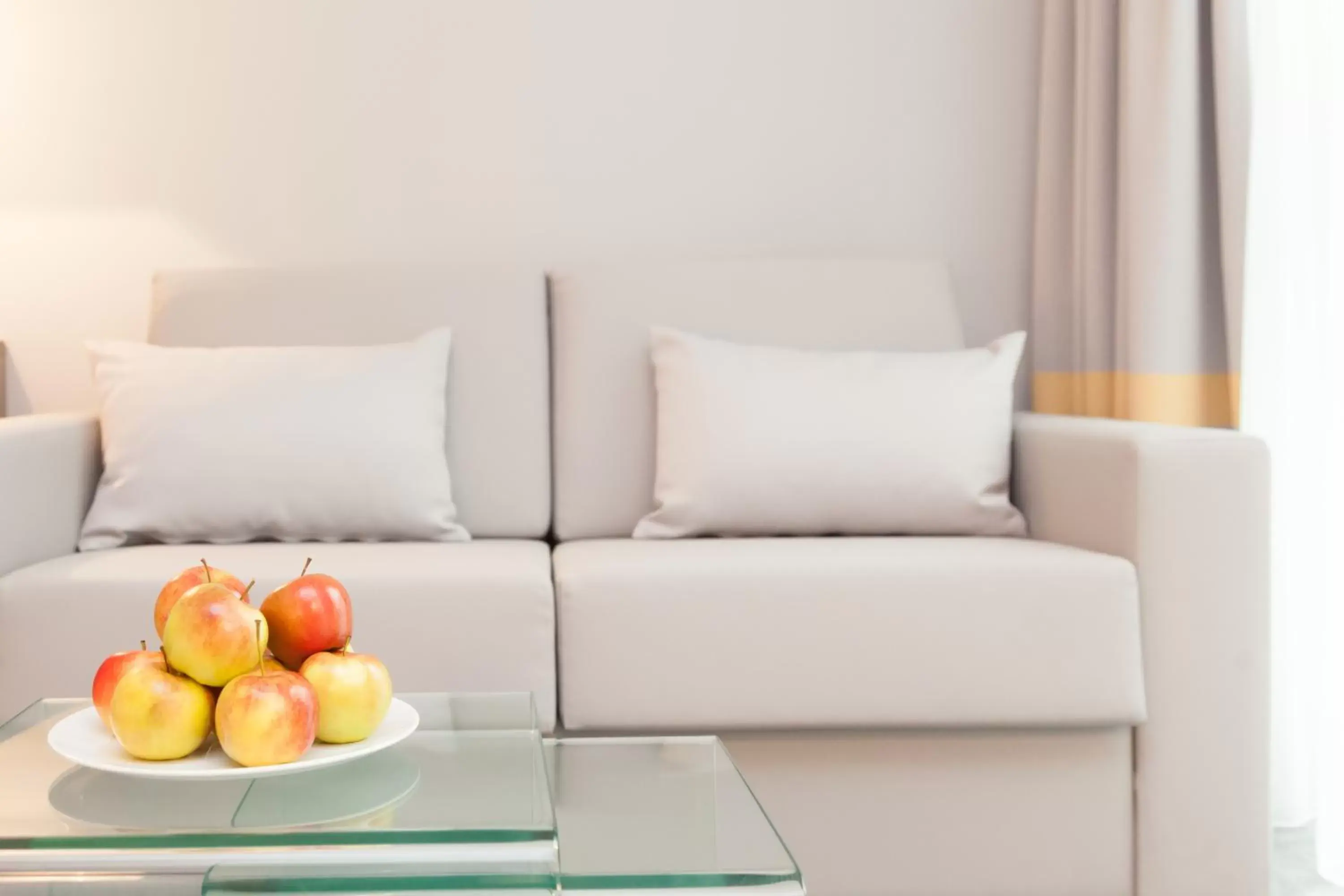 Photo of the whole room, Seating Area in relexa hotel München