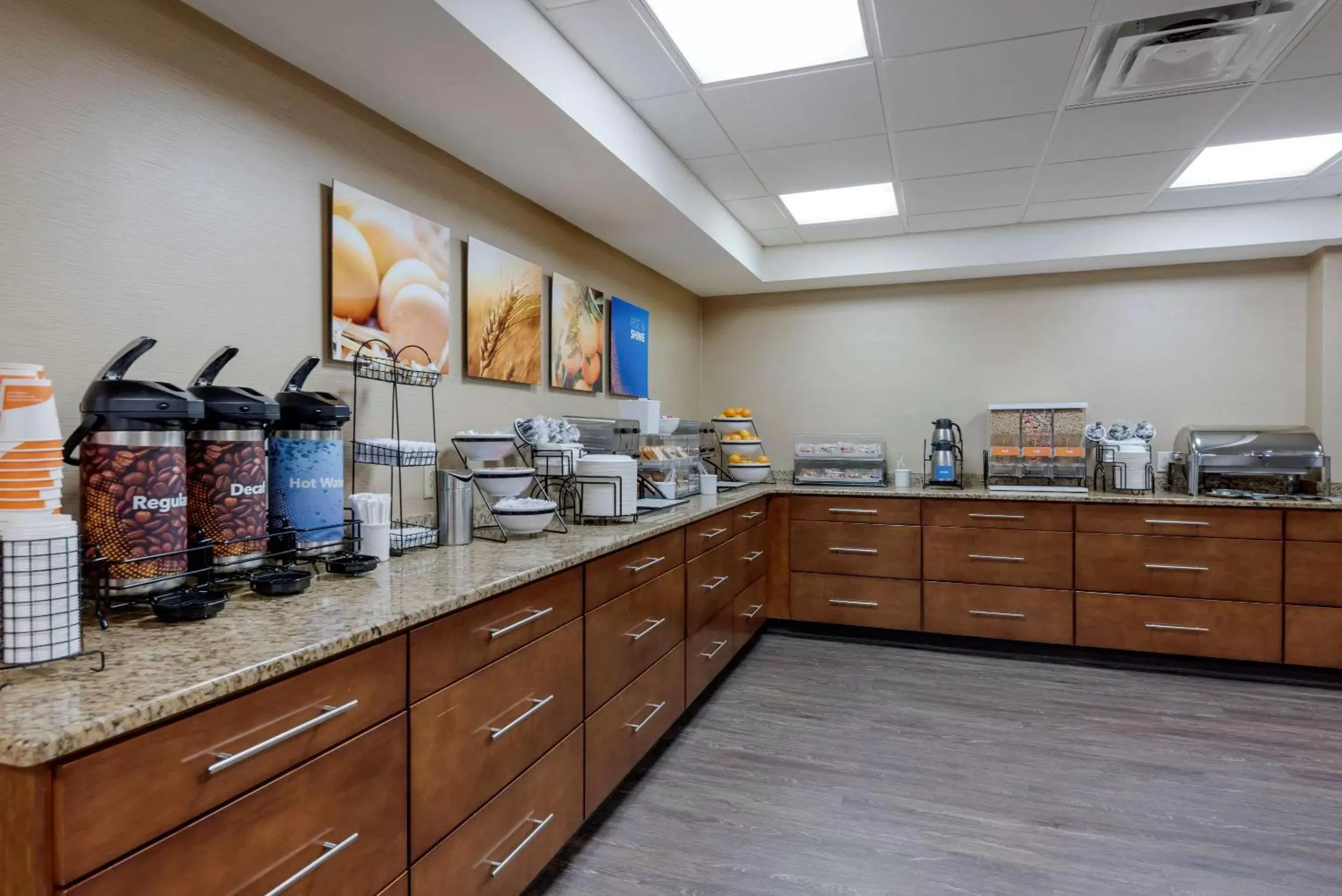 Breakfast, Restaurant/Places to Eat in Comfort Inn The Pointe