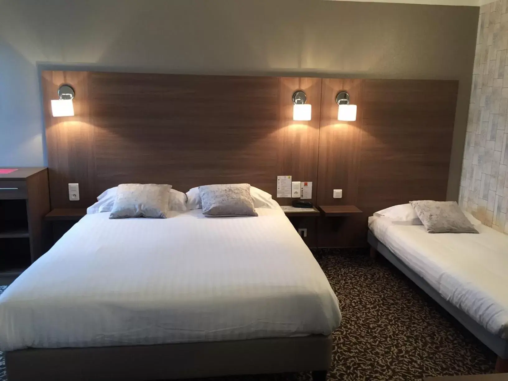 Bedroom, Bed in Le Galion Hotel et Restaurant Canet Plage - Logis
