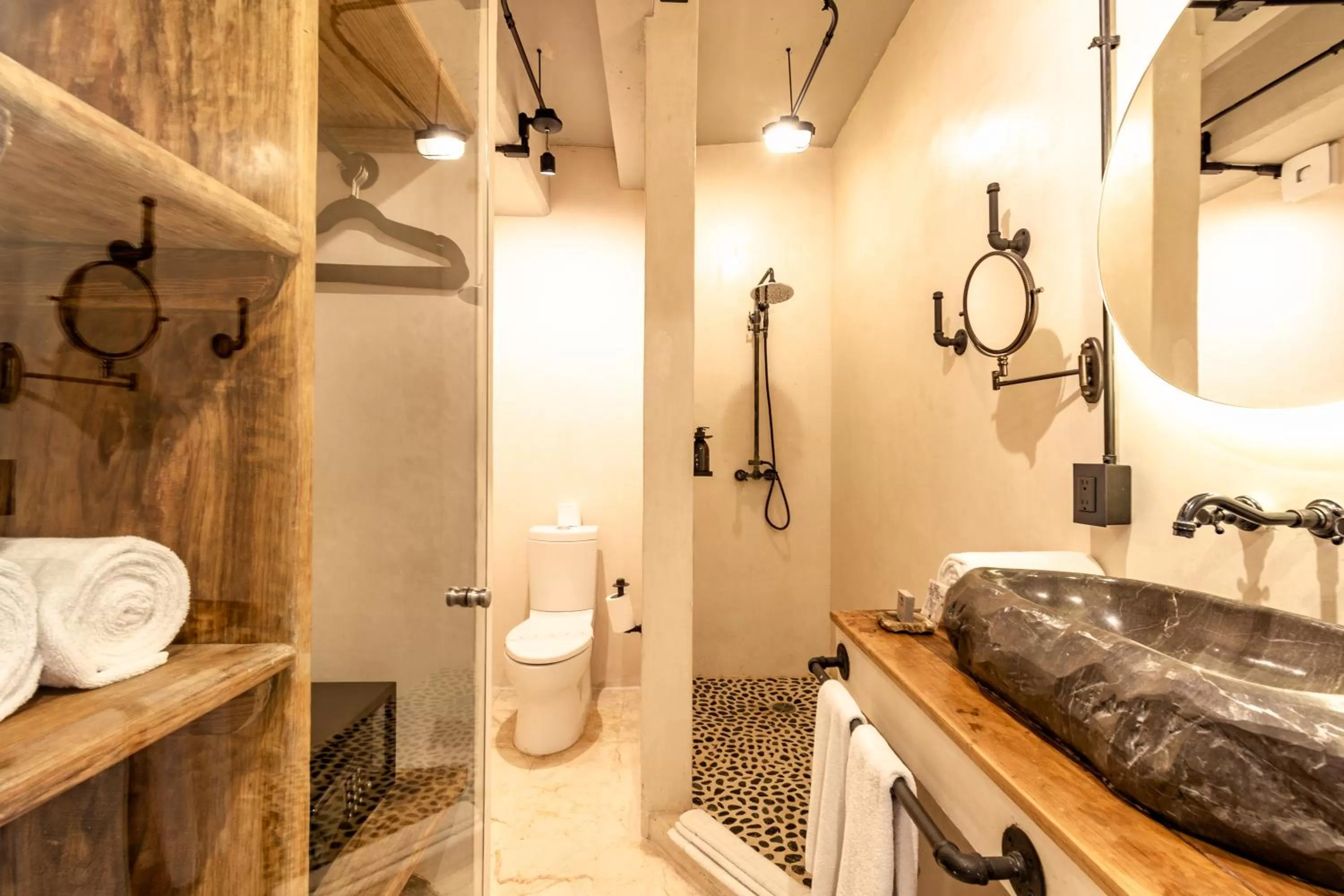 Shower in Caribbean Paradise Hotel & Spa - 5th Avenue