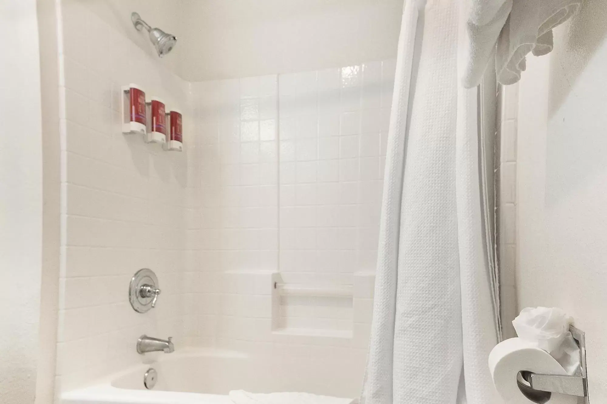 Shower, Bathroom in SureStay Plus Hotel by Best Western Rocklin