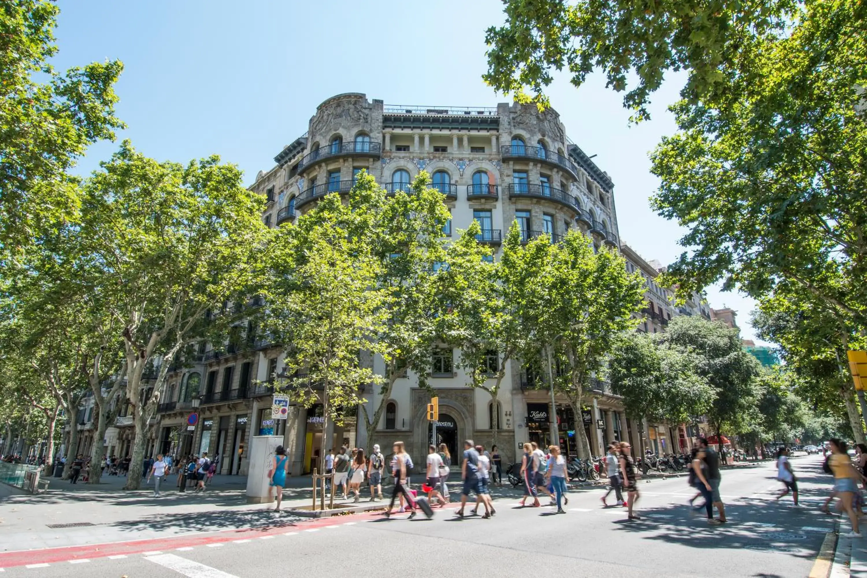 Property Building in Safestay Barcelona Passeig de Gràcia