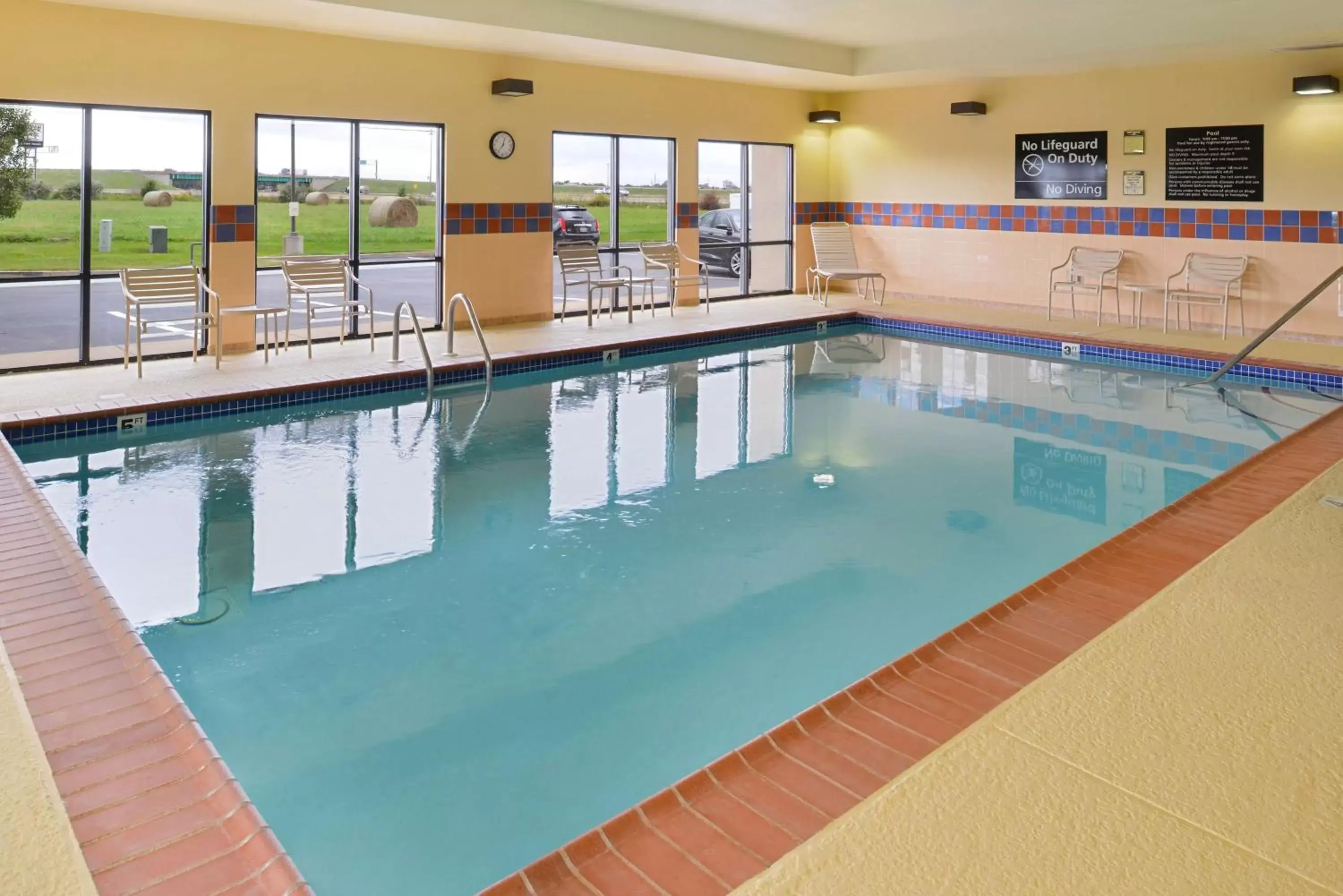 Pool view, Swimming Pool in Hampton Inn Litchfield