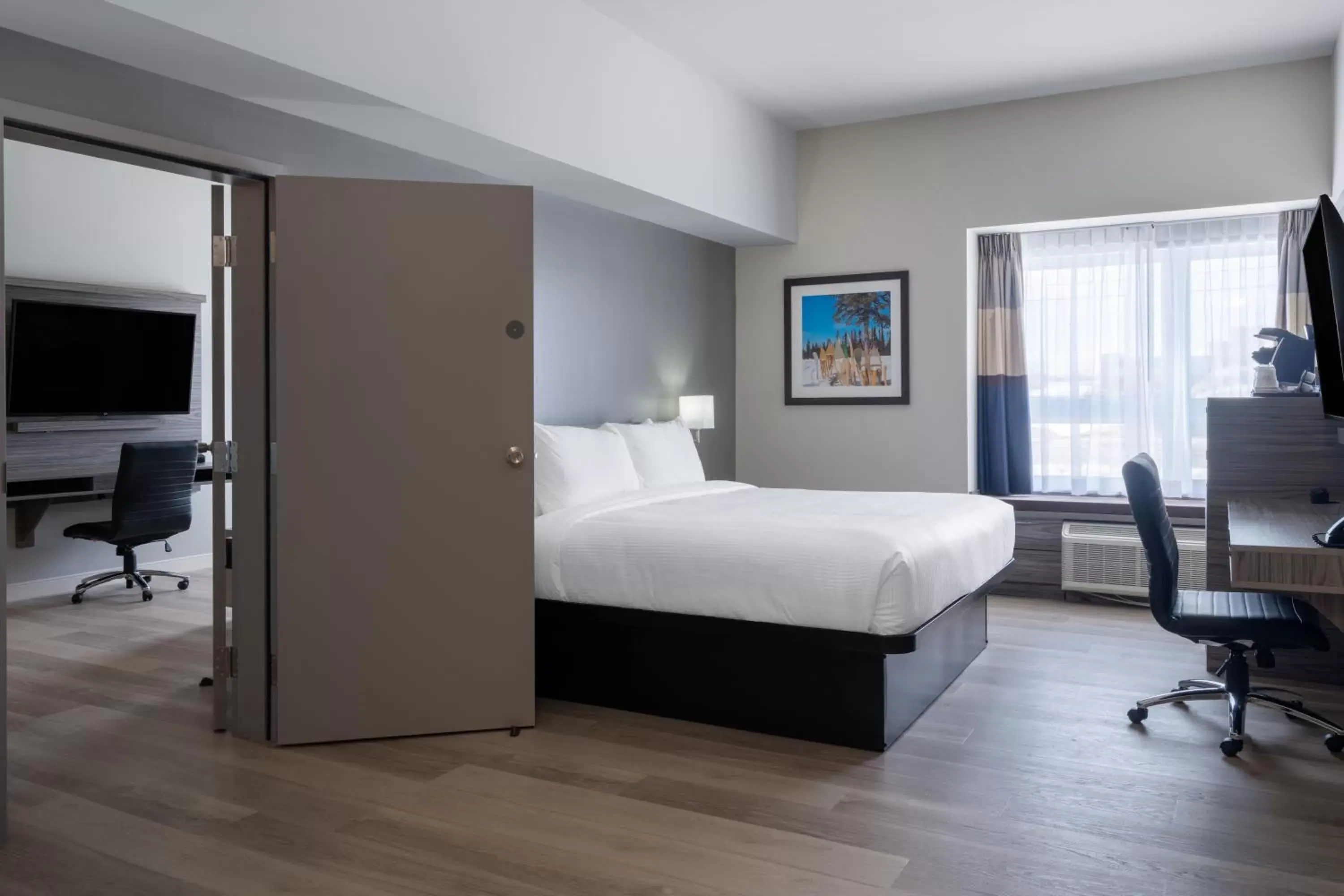 Guests, Bed in Microtel Inn & Suites by Wyndham Kanata Ottawa West