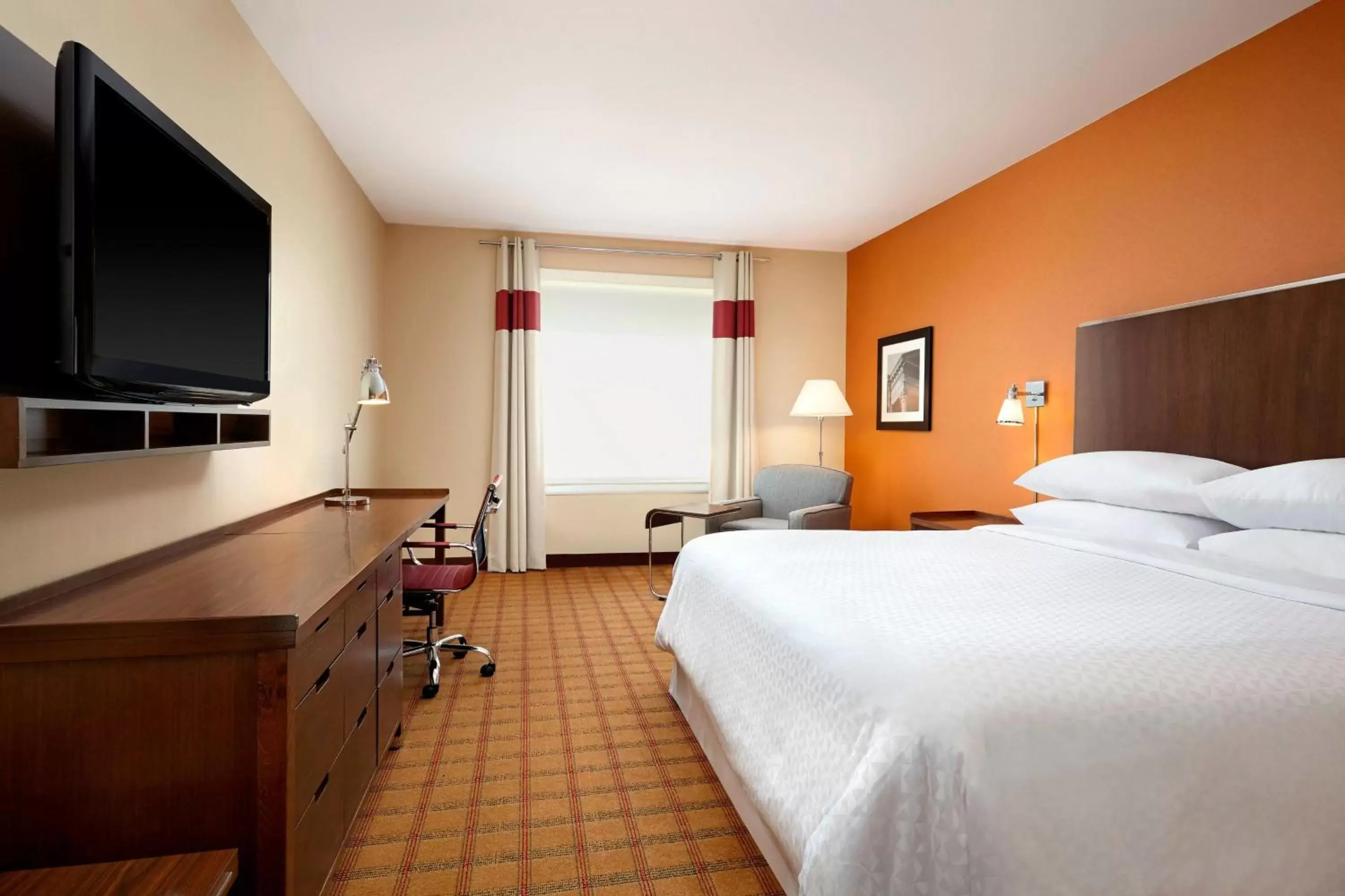 Photo of the whole room, Bed in Four Points by Sheraton Edmonton International Airport