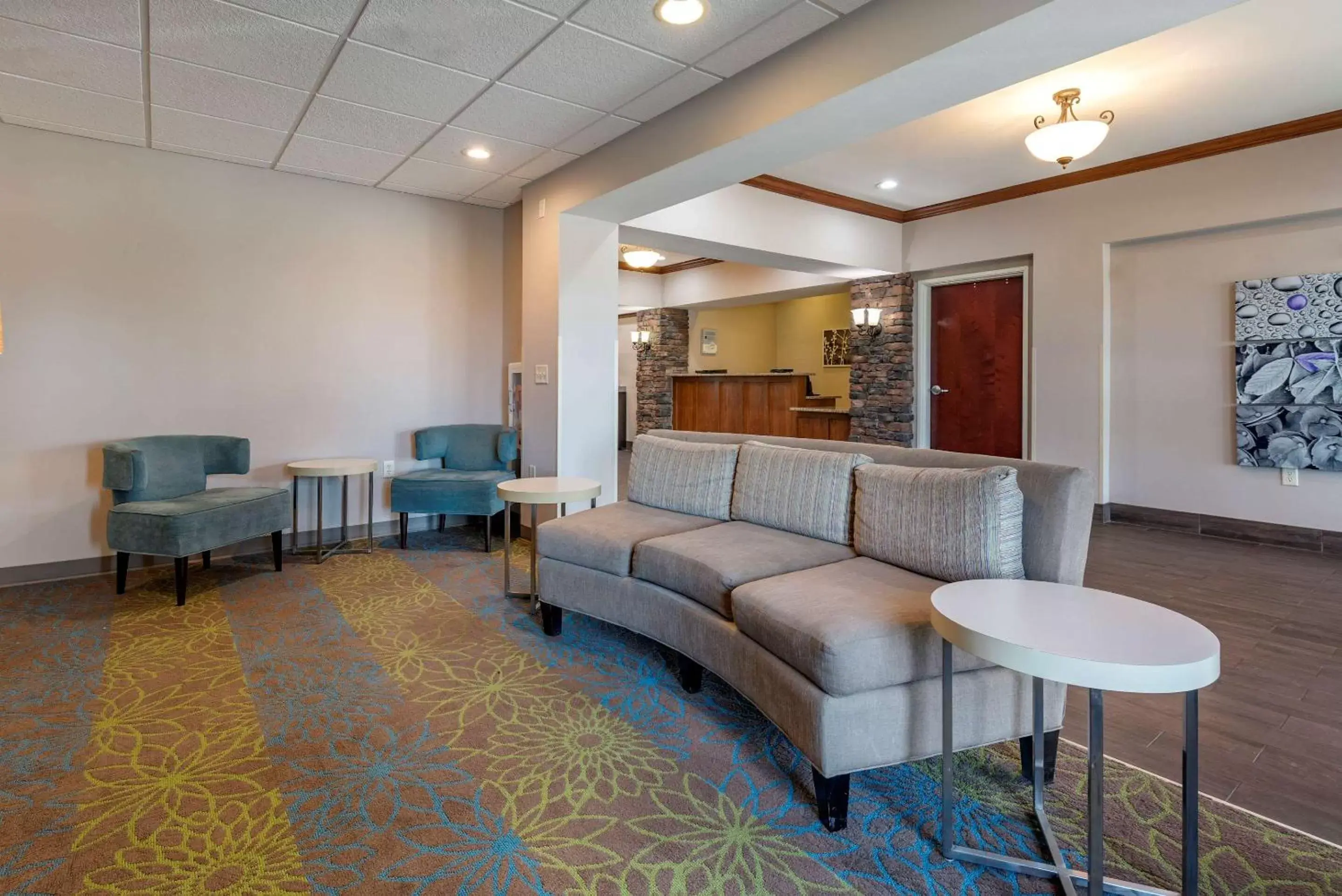 Lobby or reception, Lounge/Bar in Sleep Inn & Suites Oakley I-70
