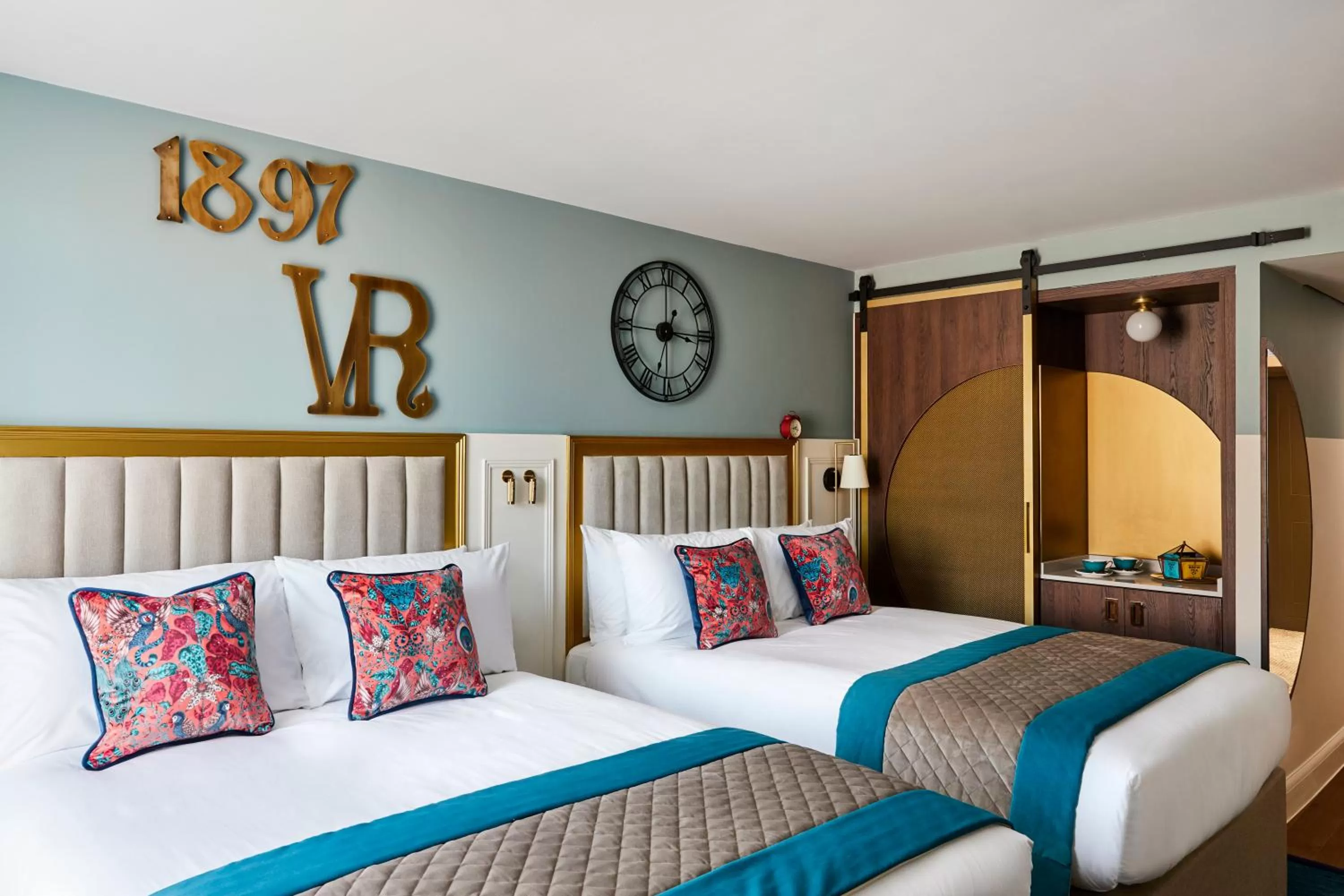 Photo of the whole room, Bed in Hotel Indigo - Chester by IHG