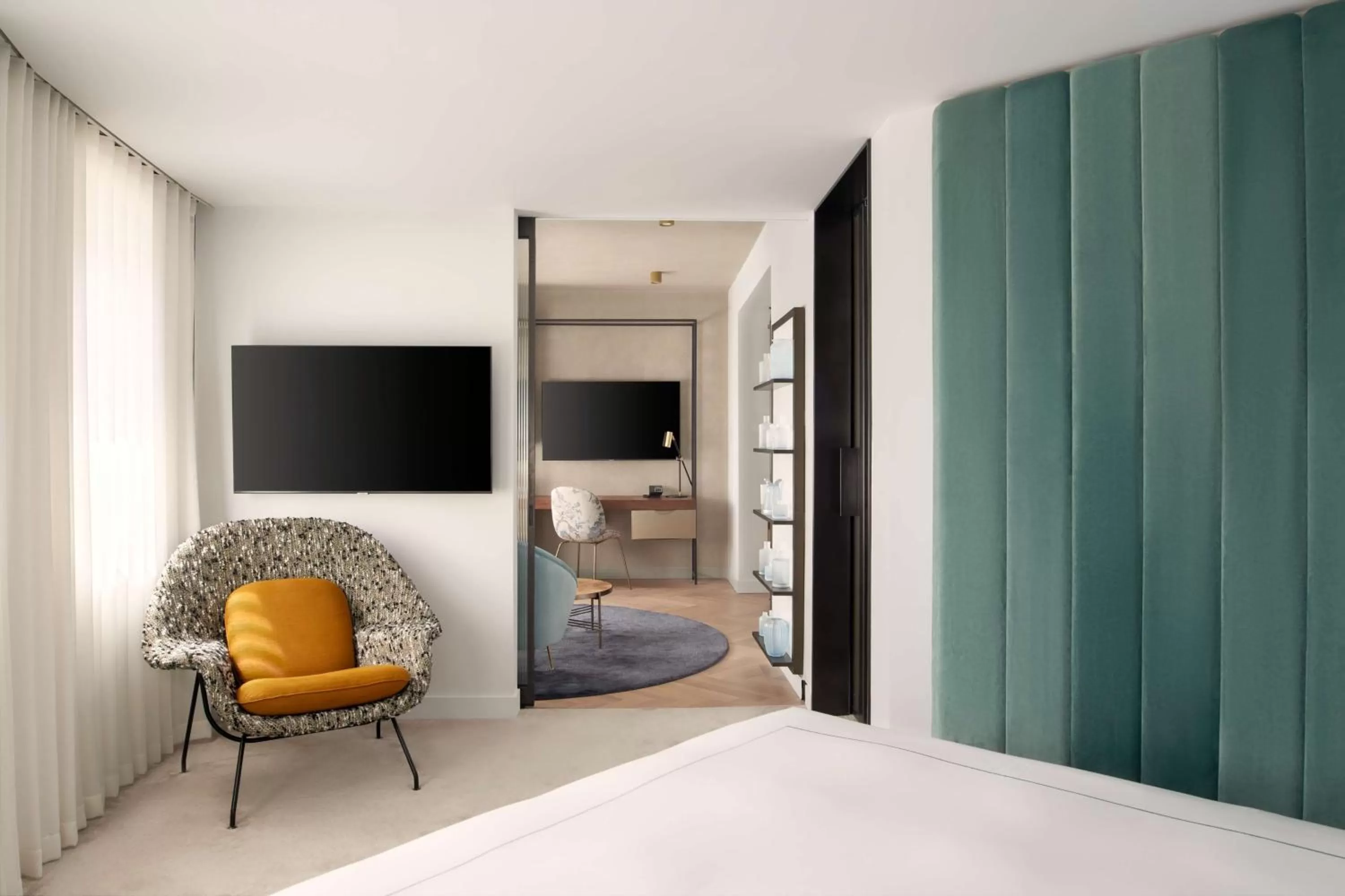 Living room, Bed in Canopy by Hilton London City