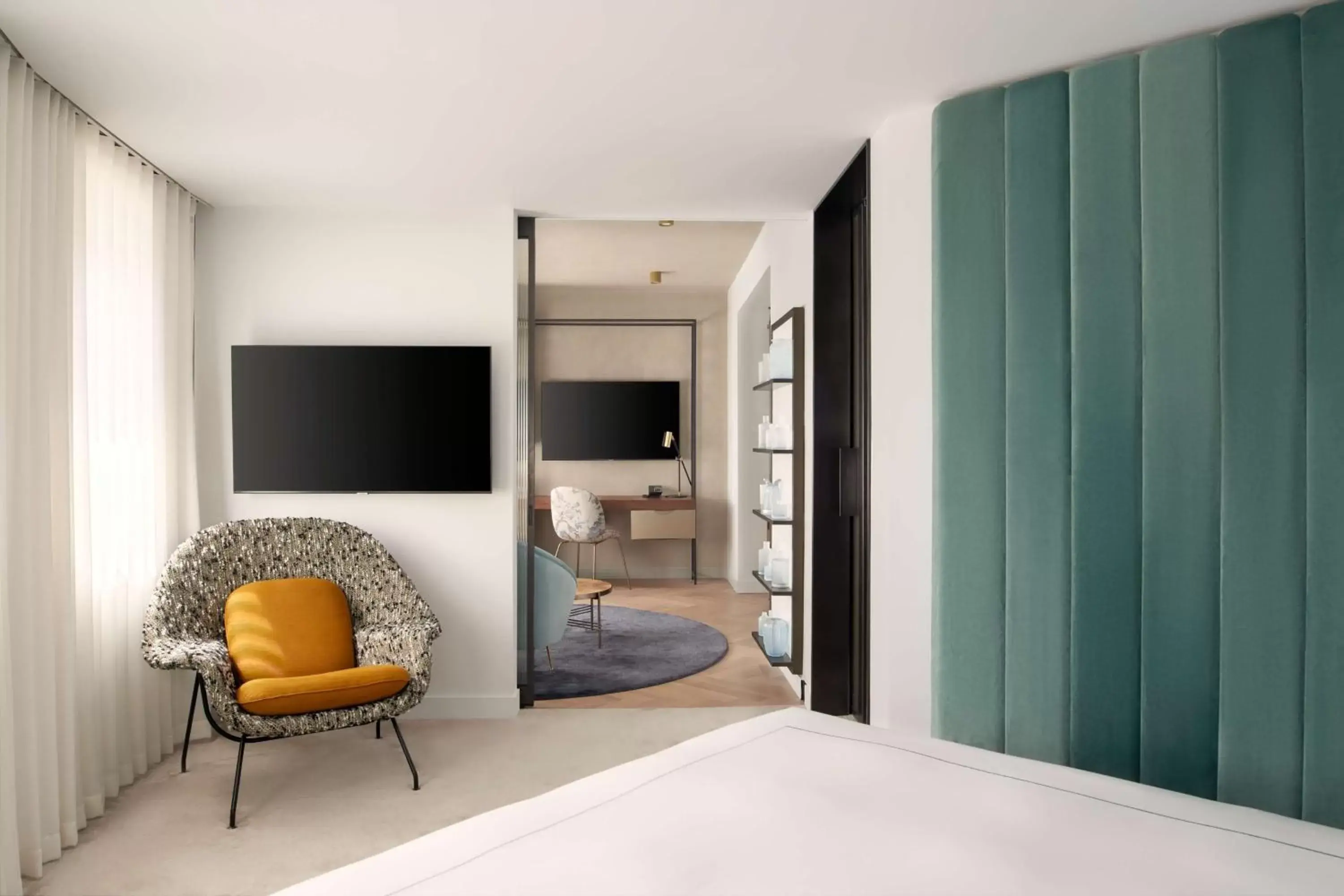 Living room, TV/Entertainment Center in Canopy by Hilton London City