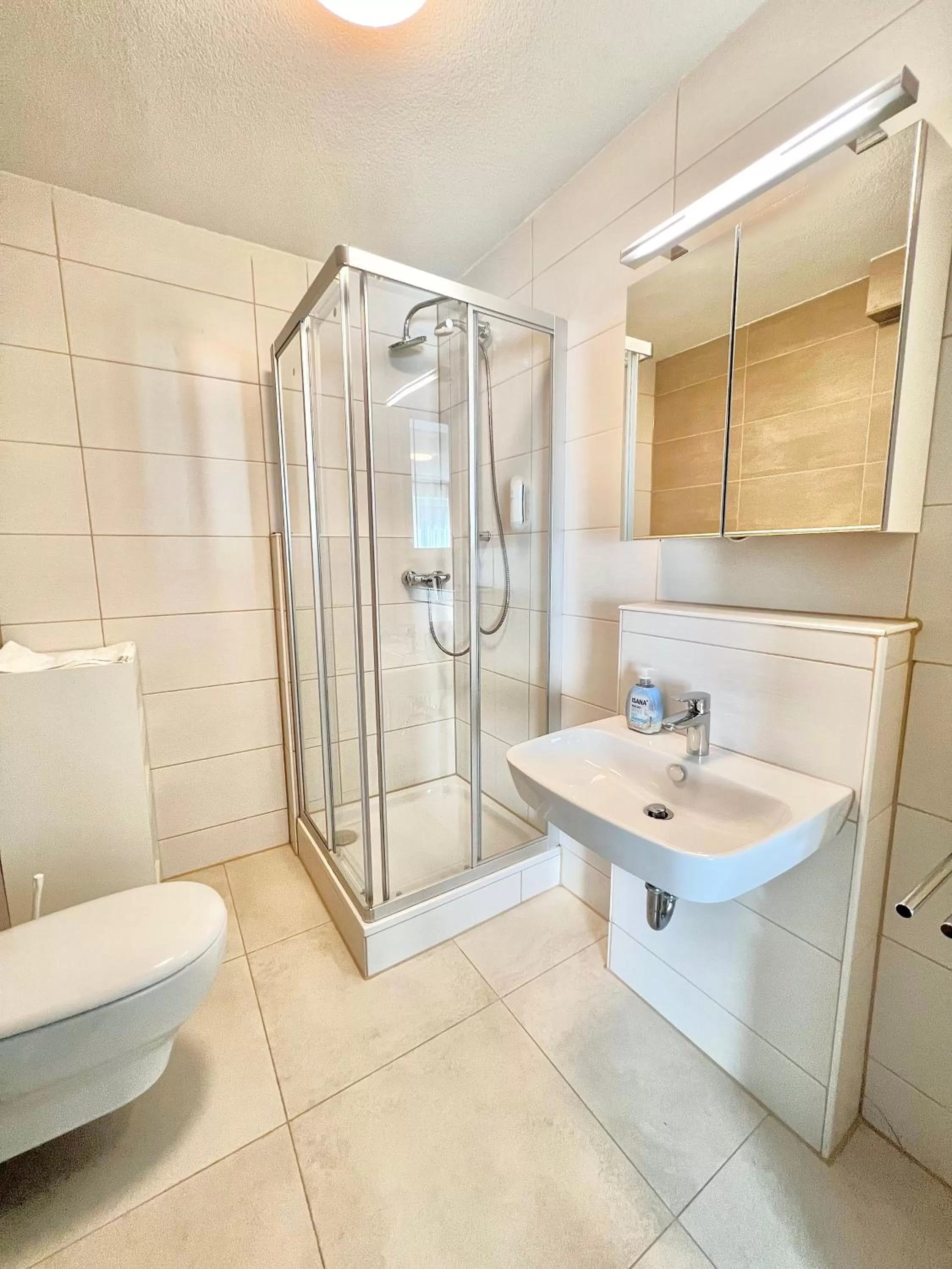 Shower in Pent - Aparthotel Crailsheim