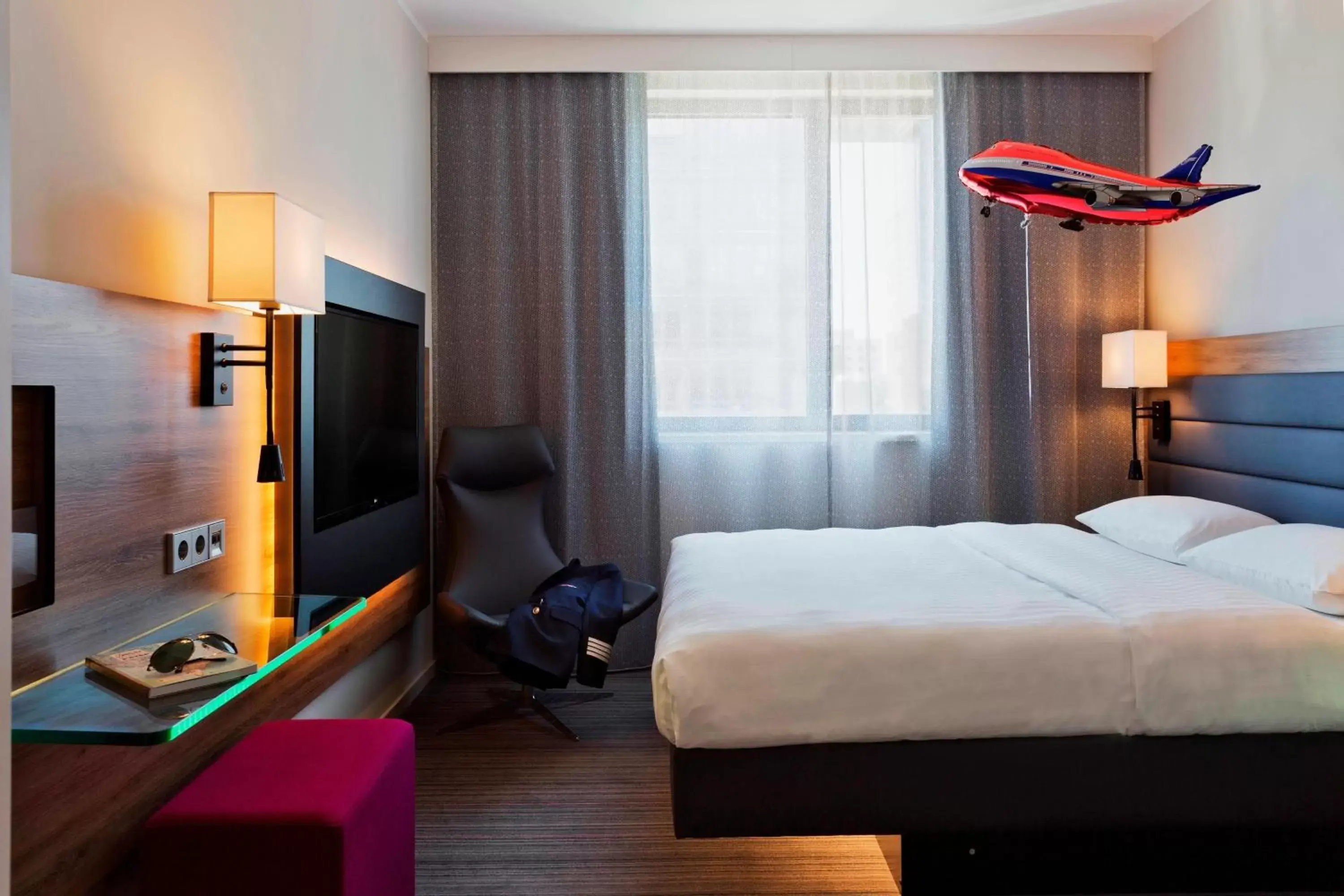 Photo of the whole room, Bed in MOXY Vienna Airport