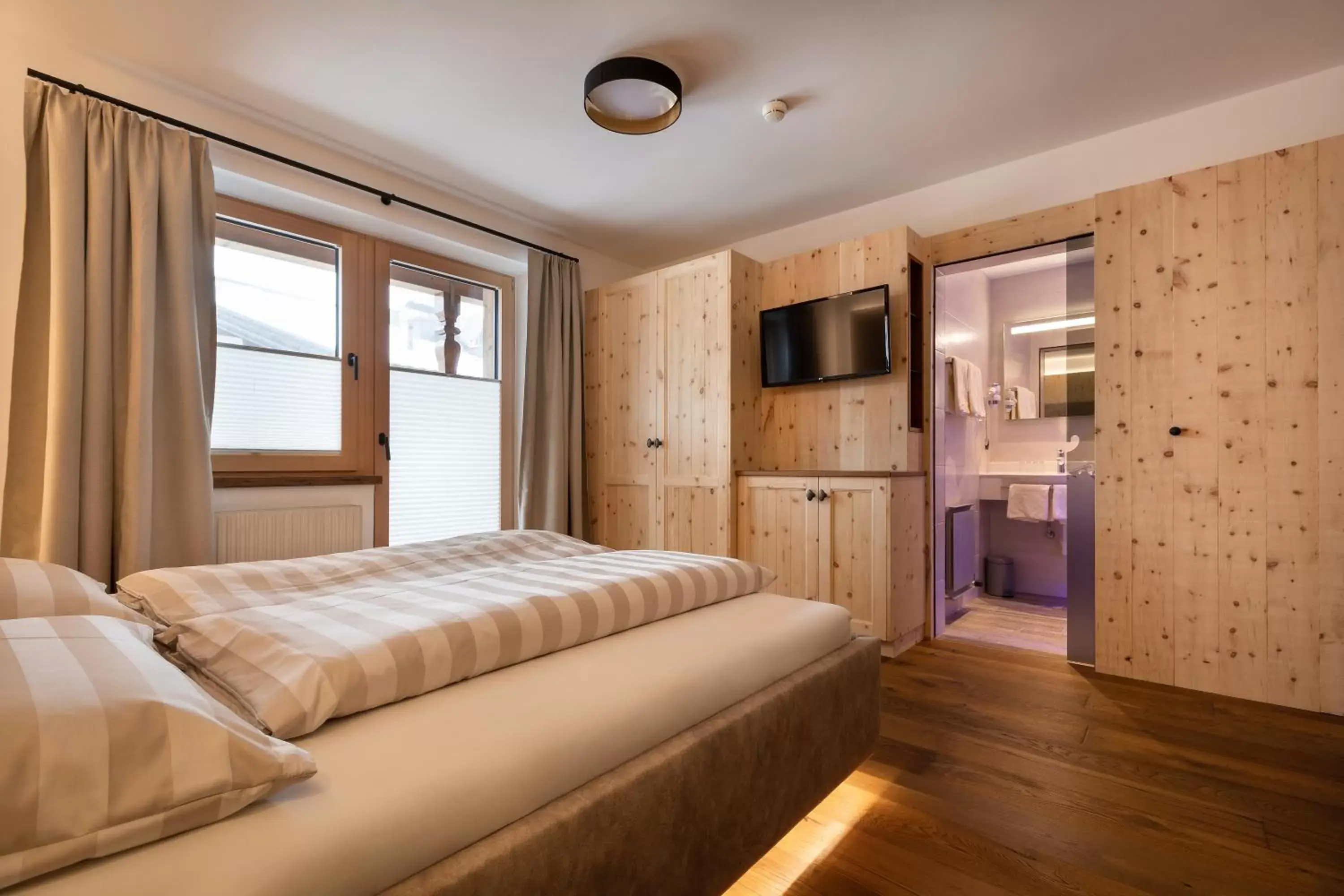 Deluxe Double Room with Balcony in Hotel Garni Landhaus Platzer Deluxe Double Room with Balcony in Hotel Garni Landhaus Platzer