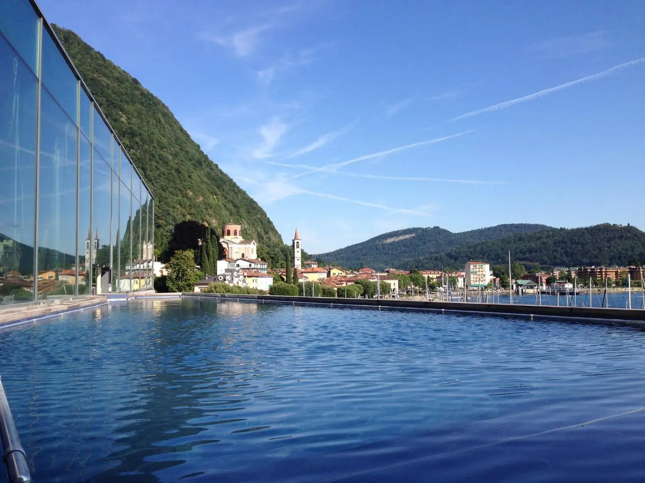 Swimming pool in Hotel de Charme Laveno