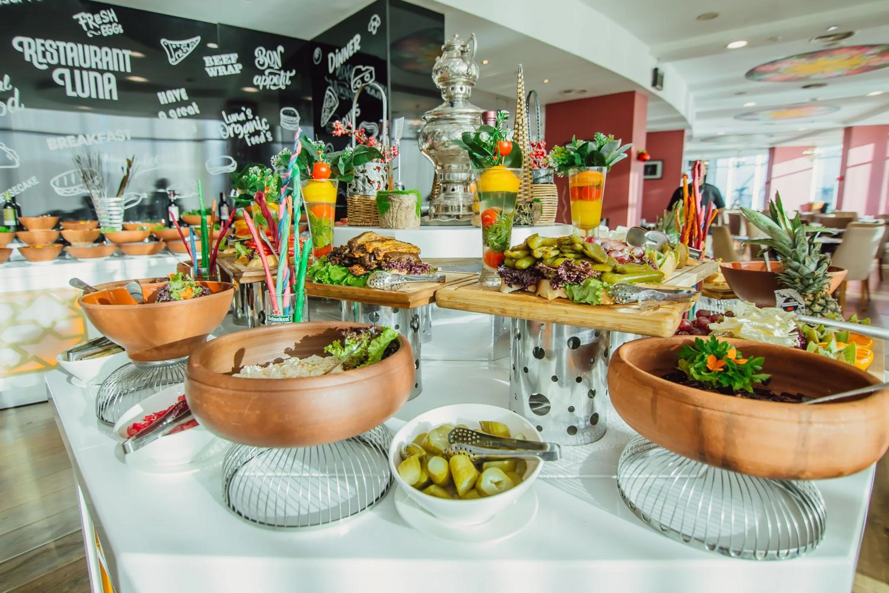 Buffet breakfast in JRW Welmond Hotel