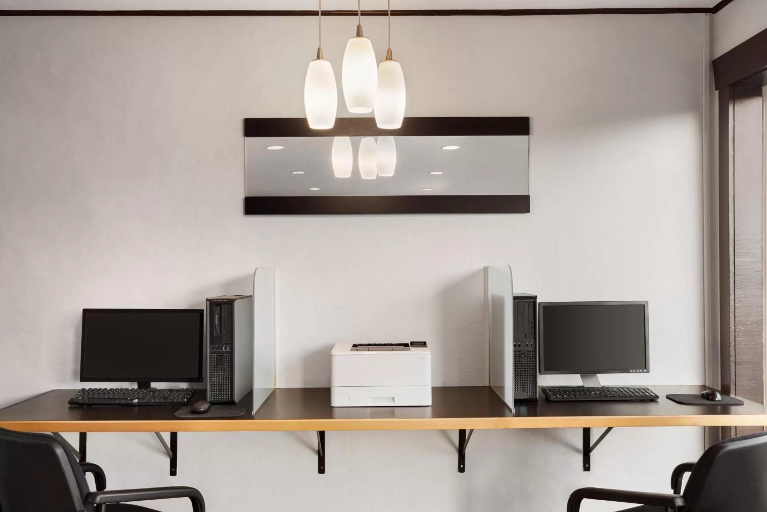 Lobby or reception in Days Inn by Wyndham Kelowna