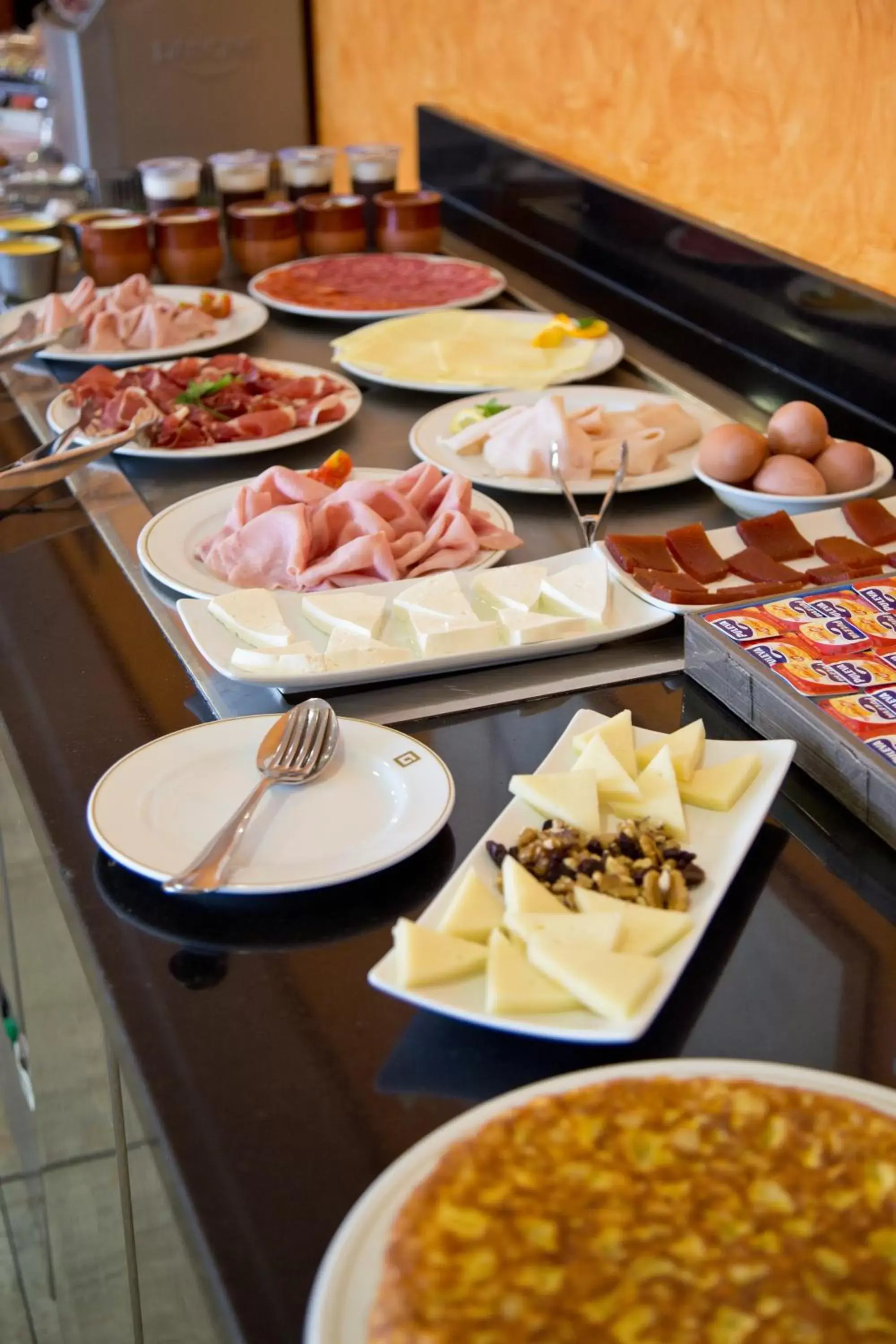 Buffet breakfast in Hq La Galeria