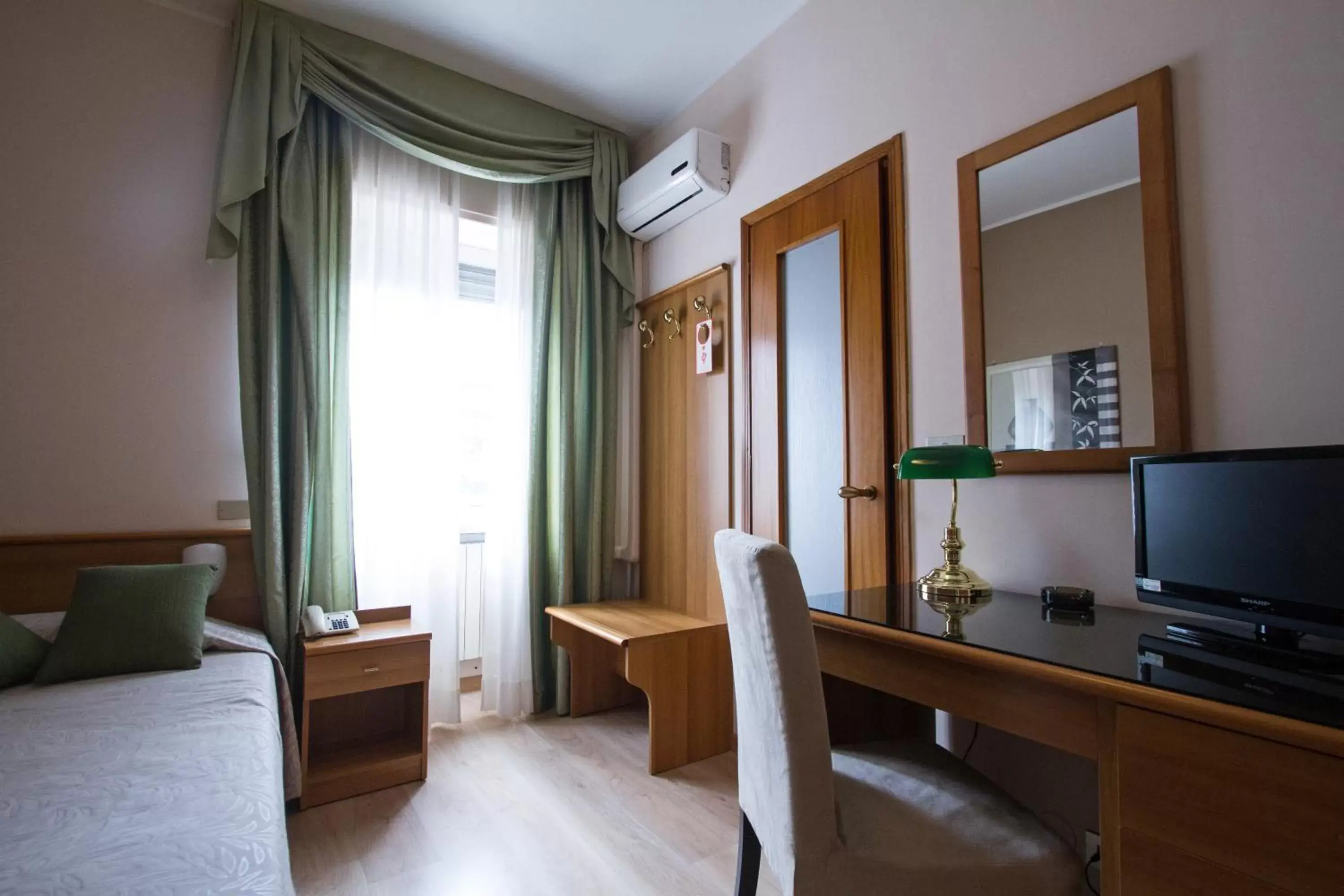 Day, Bed in Hotel Adriano Day, Bed in Hotel Adriano