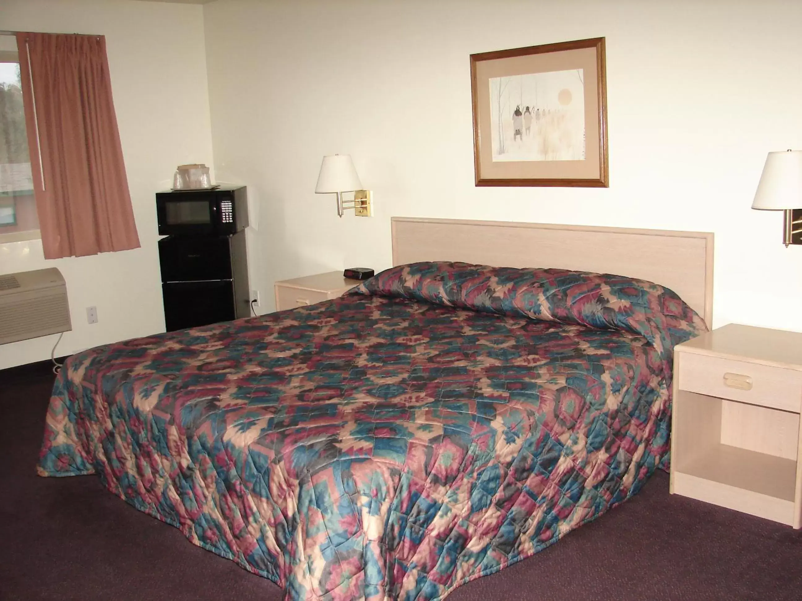 Bed in Mountain View Motor Inn