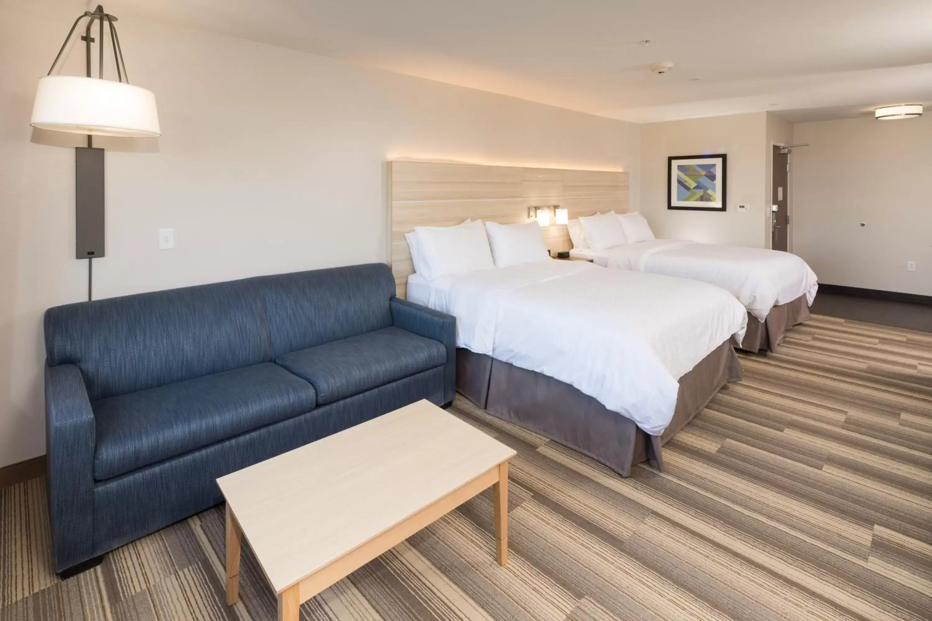 Bedroom, Bed in Holiday Inn Express & Suites - Auburn, an IHG Hotel