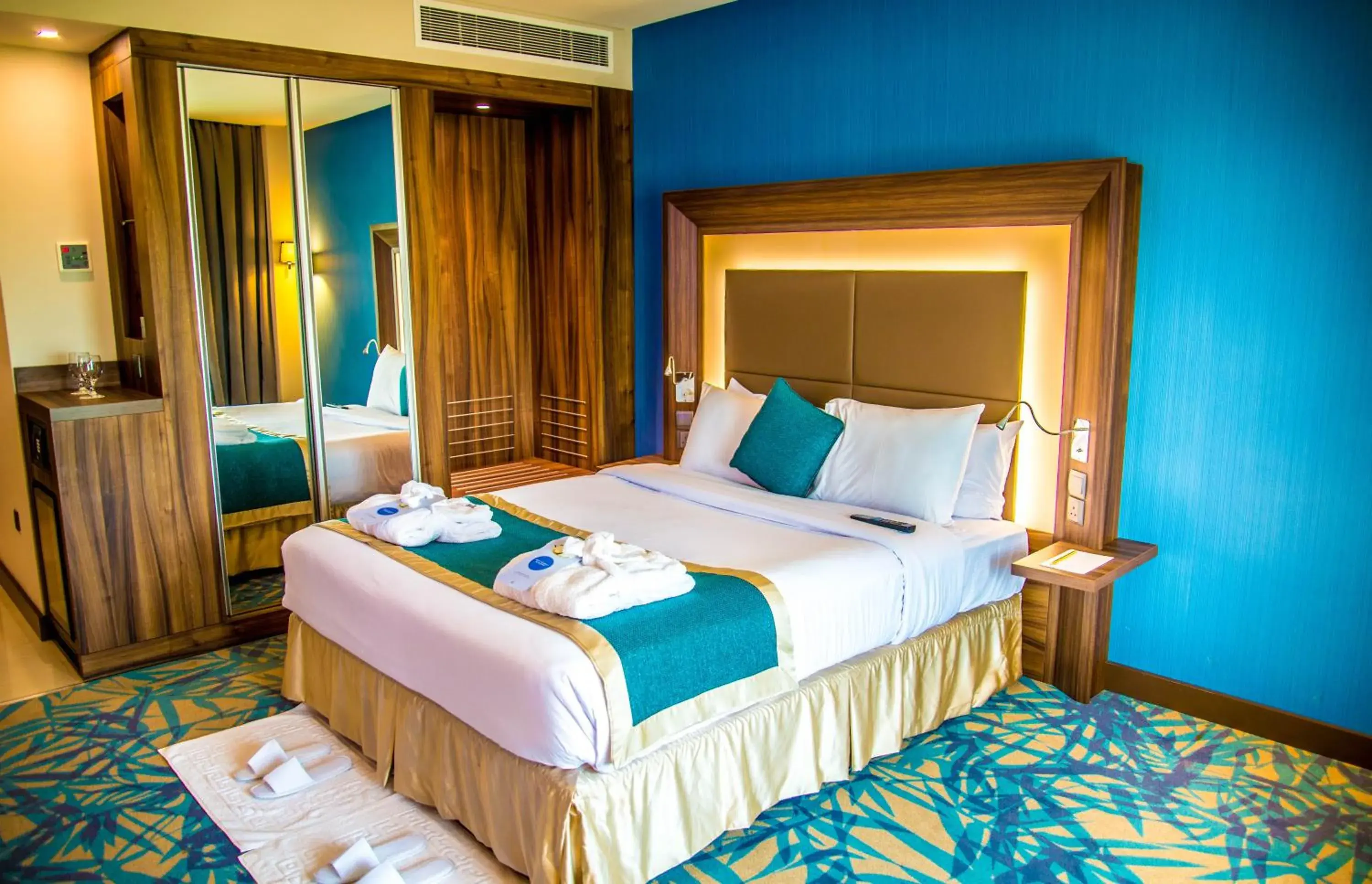 Bed in Novotel Yanbu Albahr