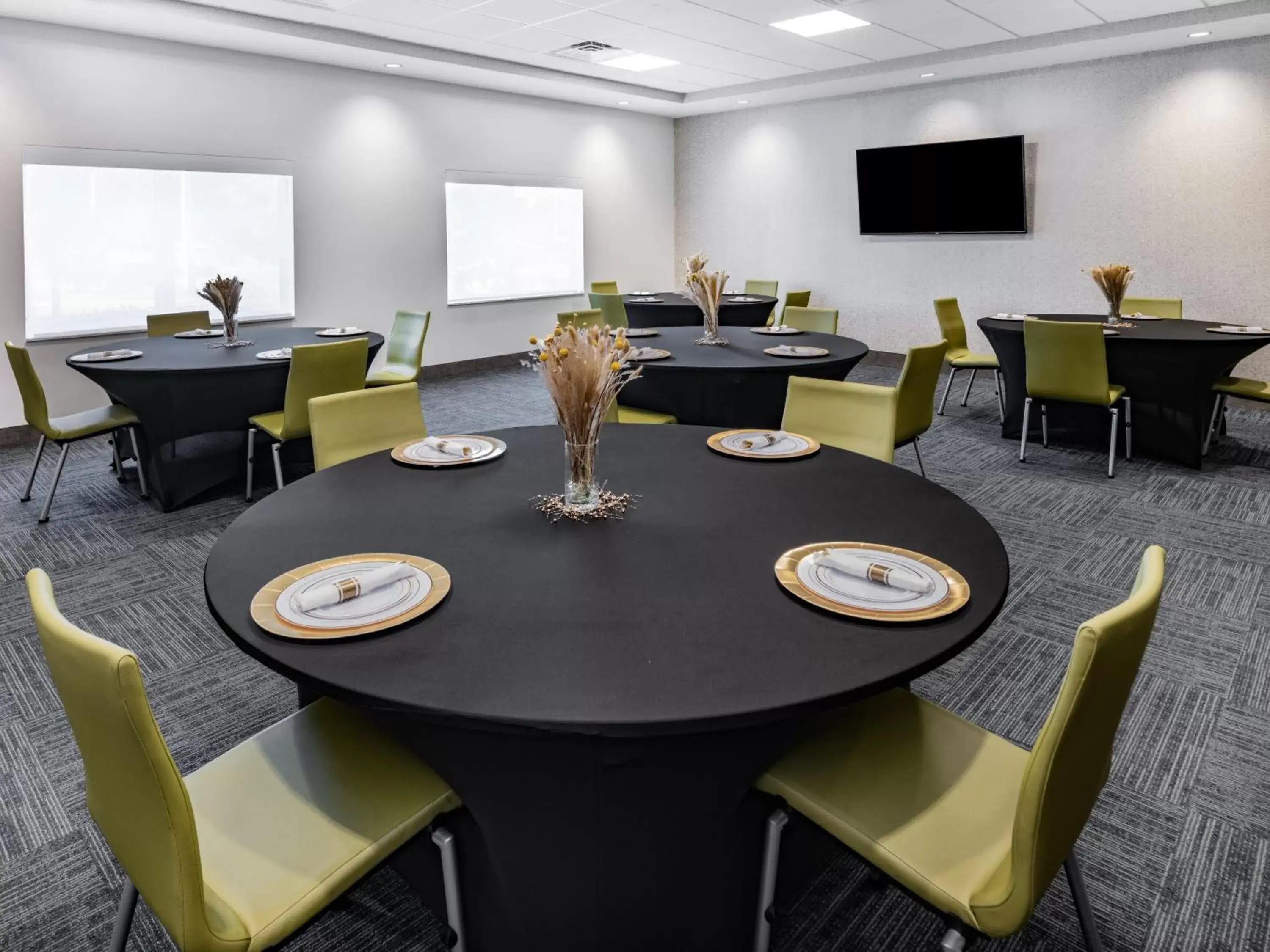 Meeting/conference room, Restaurant/Places to Eat in Holiday Inn Express & Suites - Ruskin, an IHG Hotel