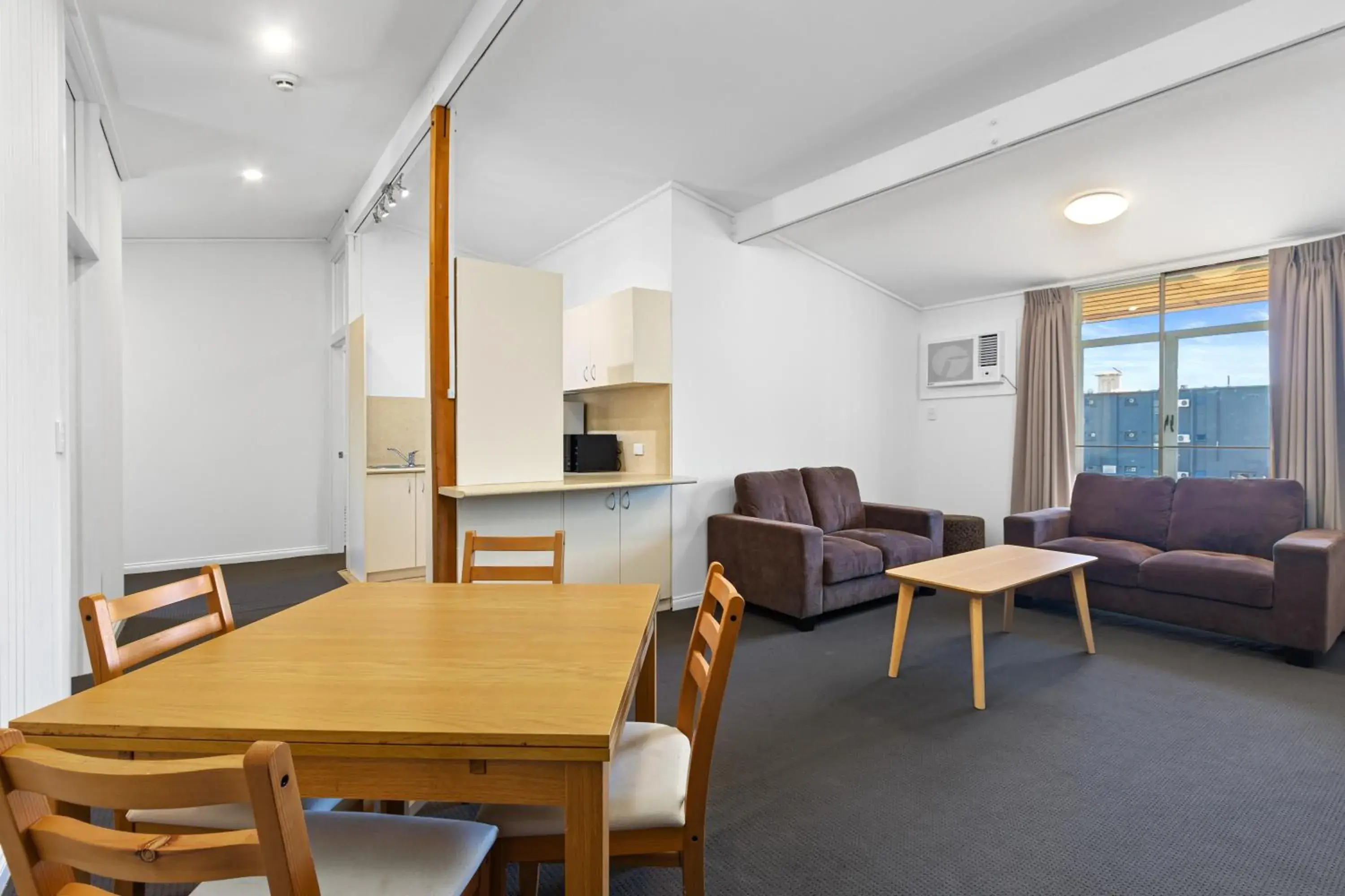 Living room, Dining Area in Econo Lodge East Adelaide